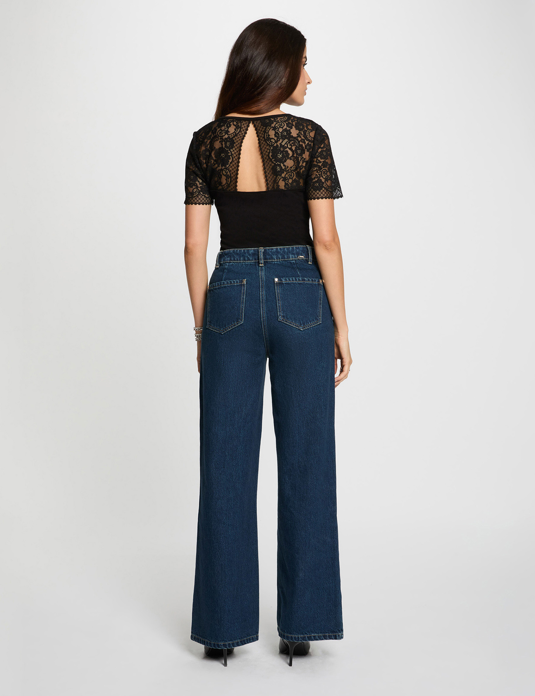 Camiseta de encaje con cuello en V negro mujer