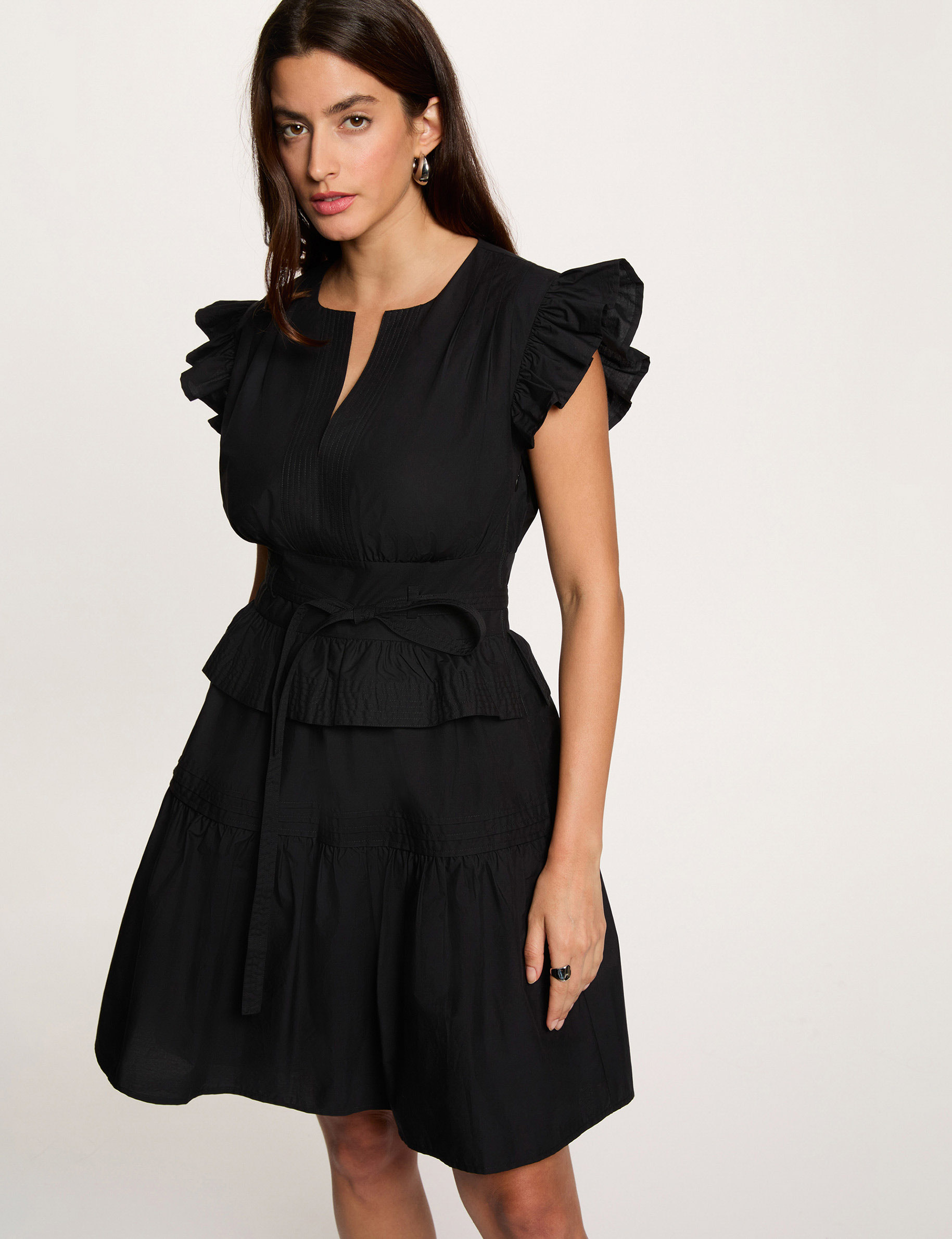 Vestido corto con cuello en v negro mujer