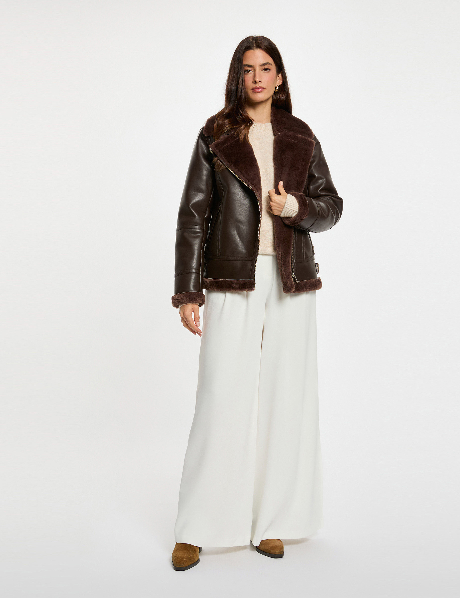Chaqueta oversize de cuero sint&eacute;tico marr&oacute;n oscuro mujer