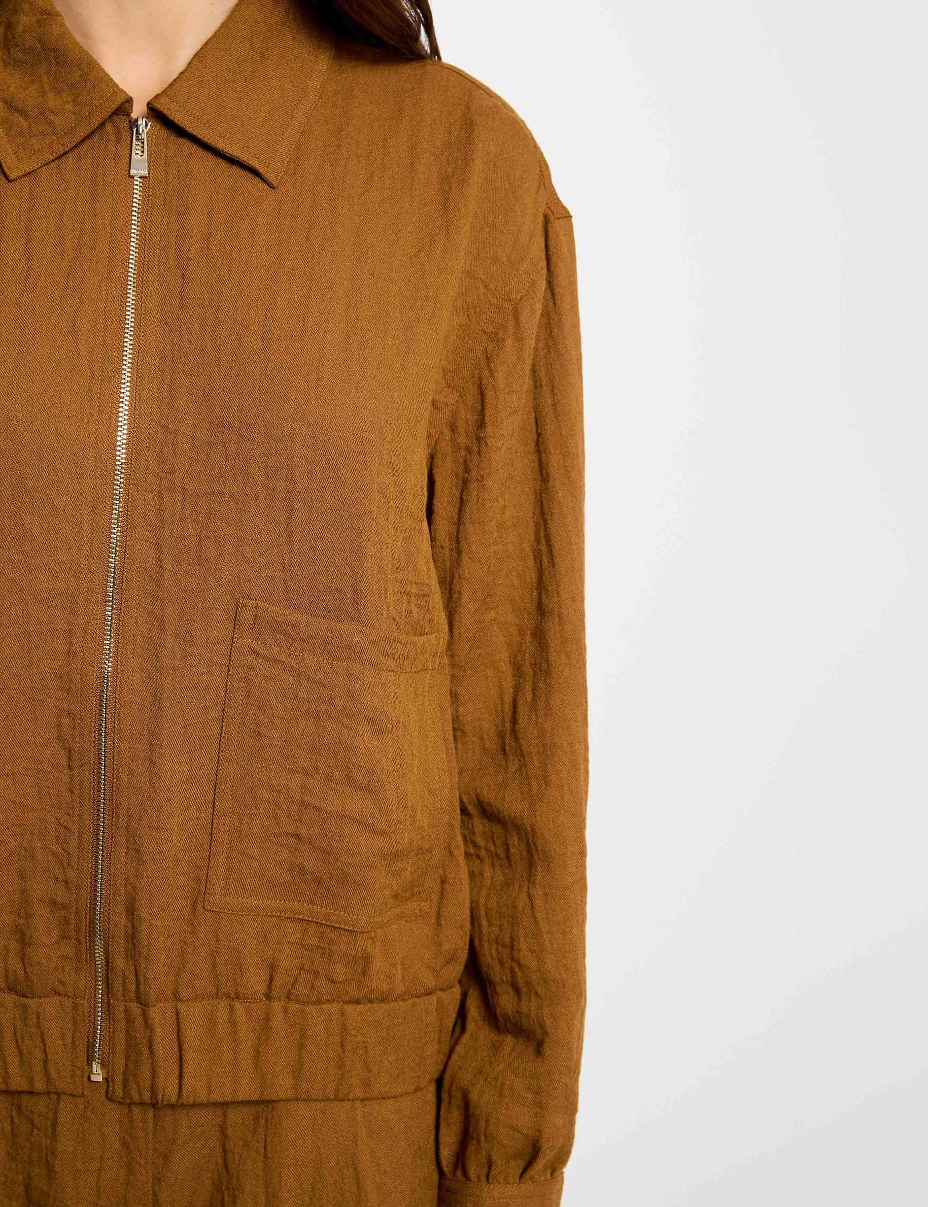 Chaqueta oversize plisada c&aacute;mel mujer