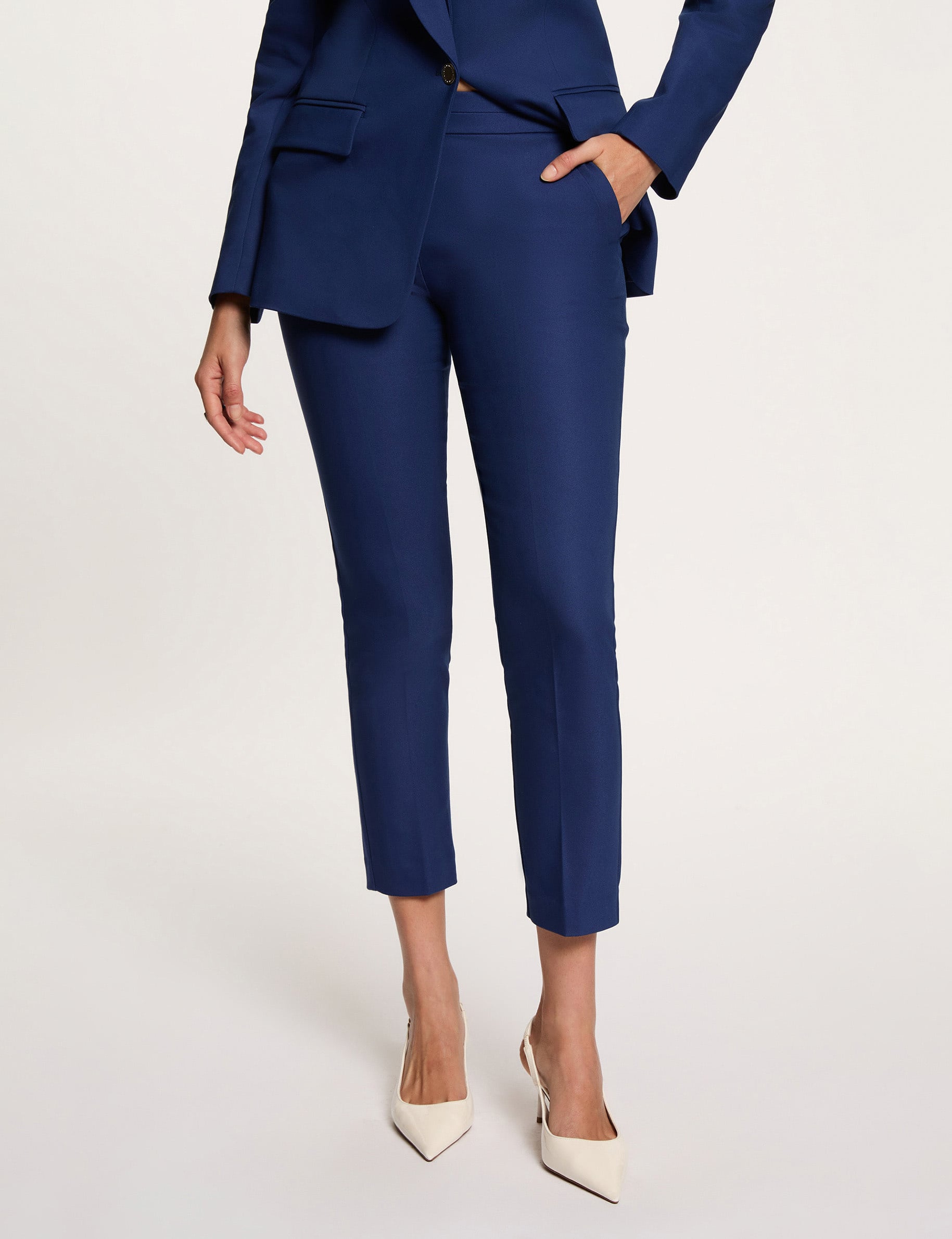 Pantal&oacute;n cigarette estilo corto azul marino mujer