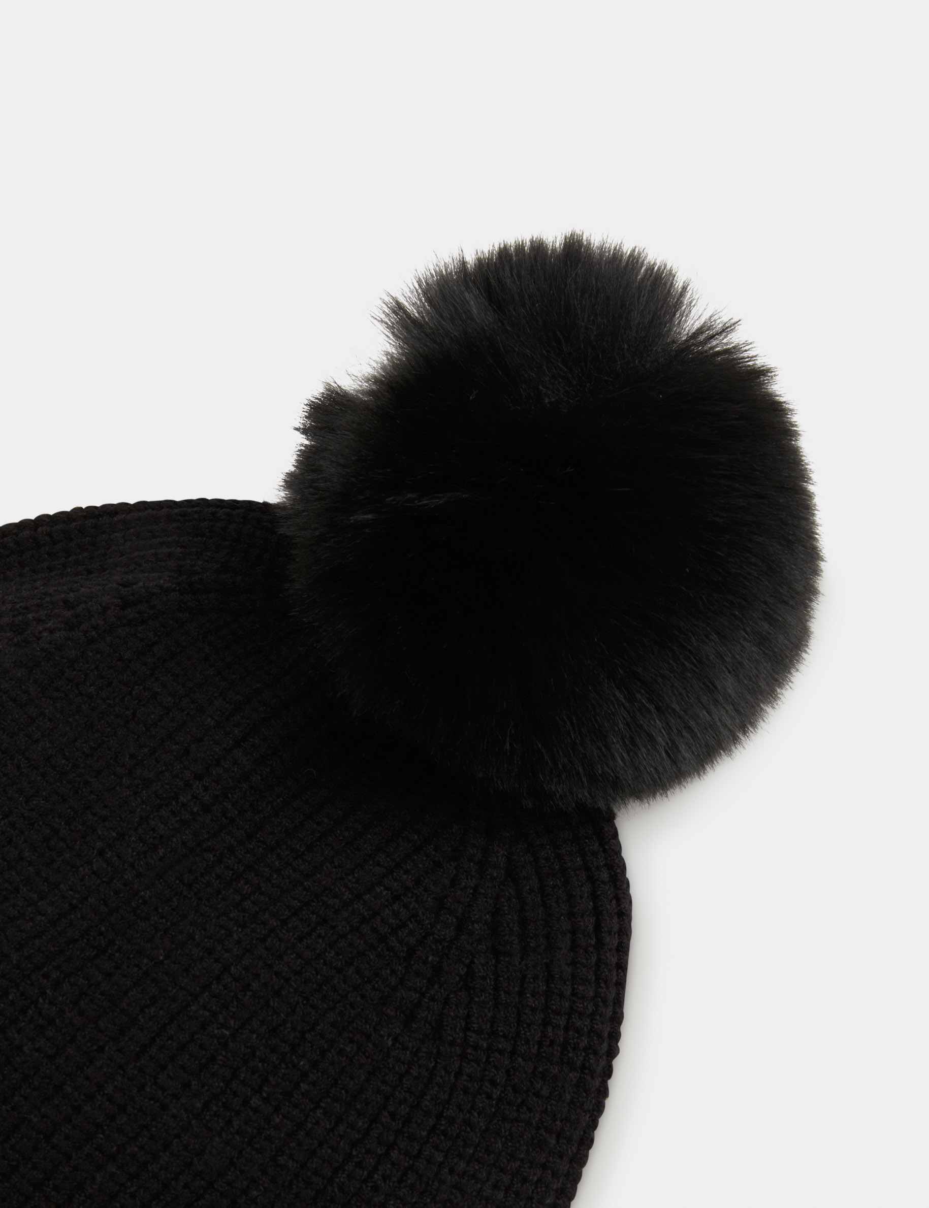 gorro con strass y pompon negro mujer Gorro con strass y pompón negro mujer