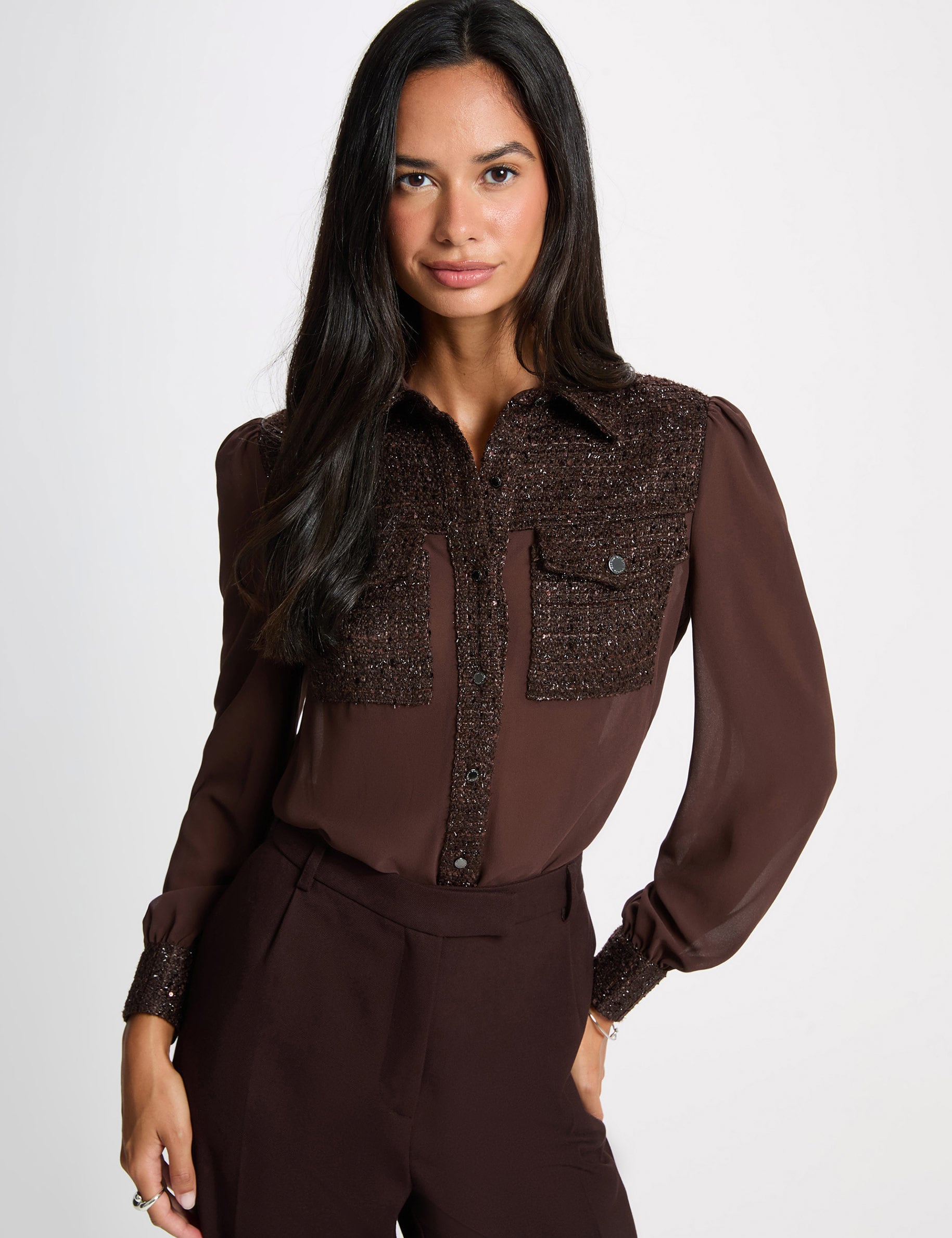 Camisa de tweed con cuello vuelto marr&oacute;n oscuro mujer