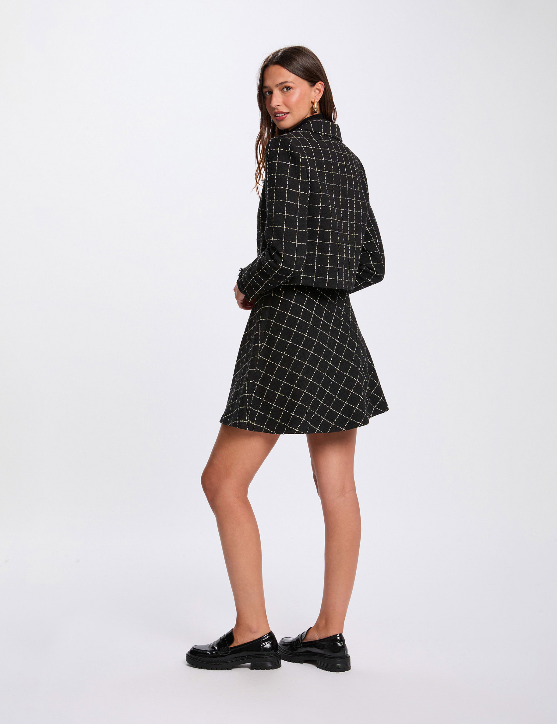 Falda corta skater negro mujer