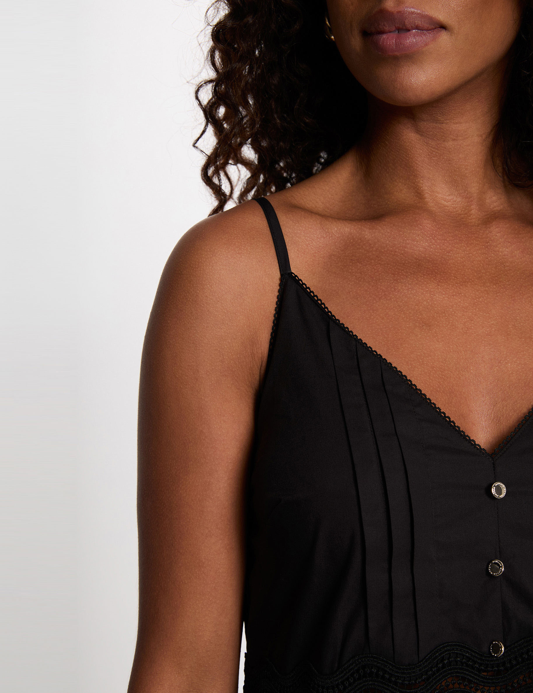 Vestido tirantes finos cuello v negro mujer