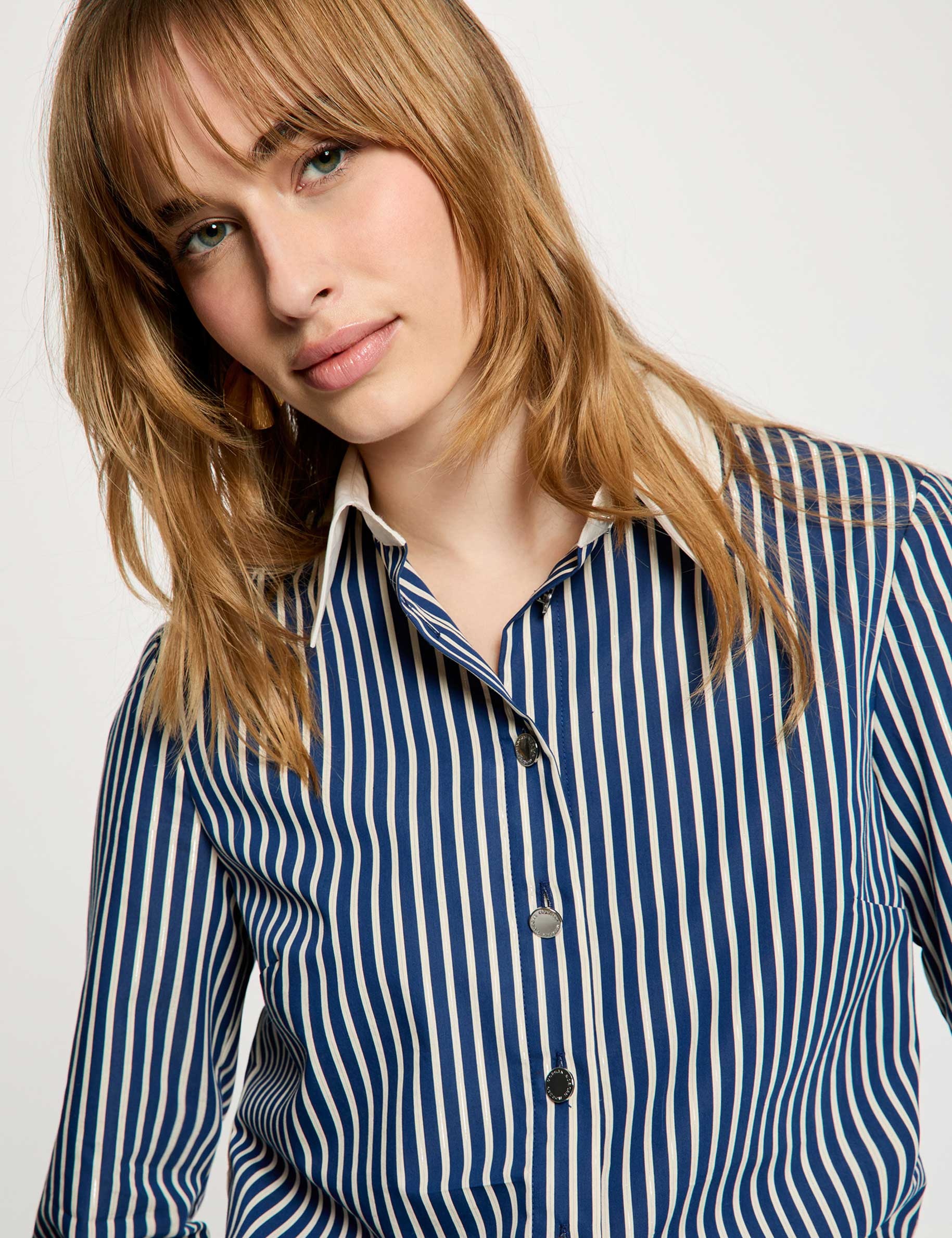 Camisa de rayas con cuello contrastado azul marino mujer