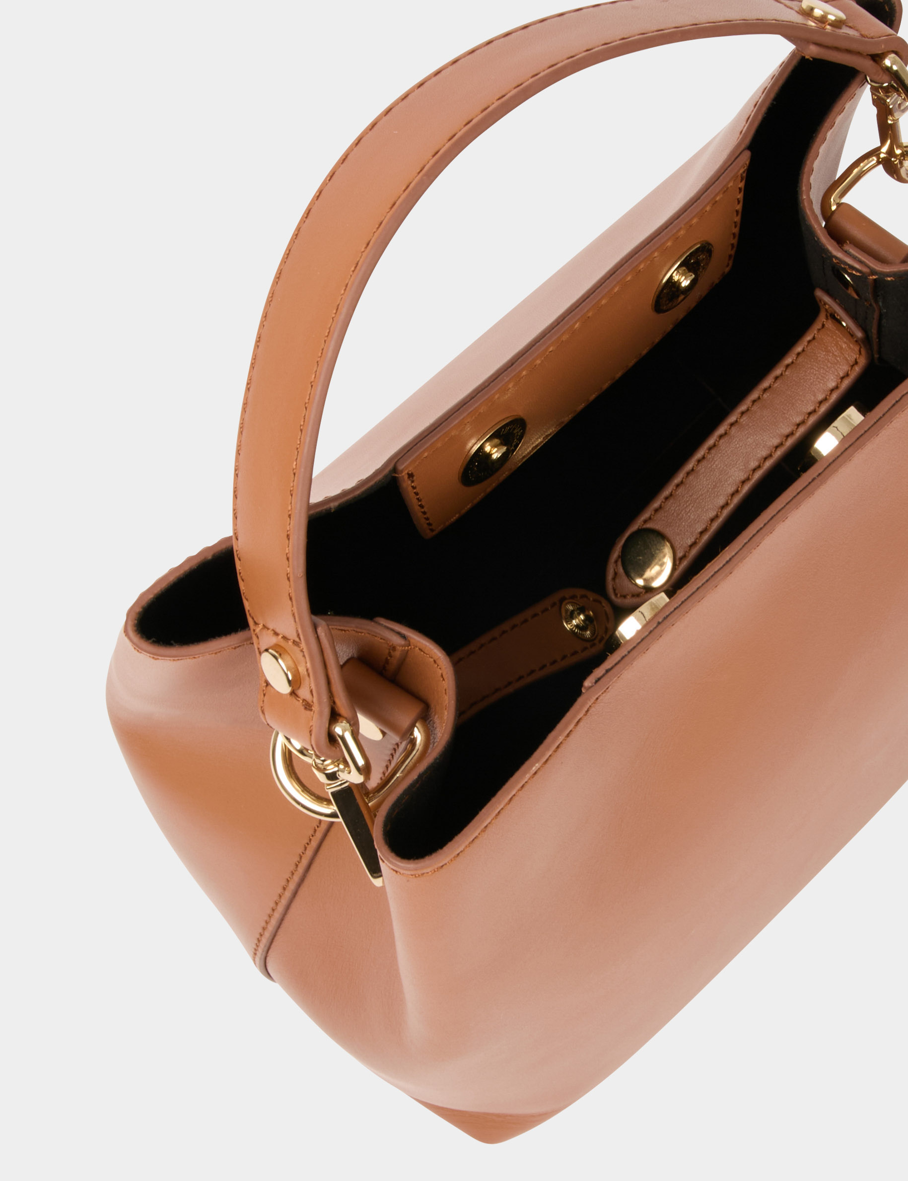 Bolso saco de cuero c&aacute;mel mujer