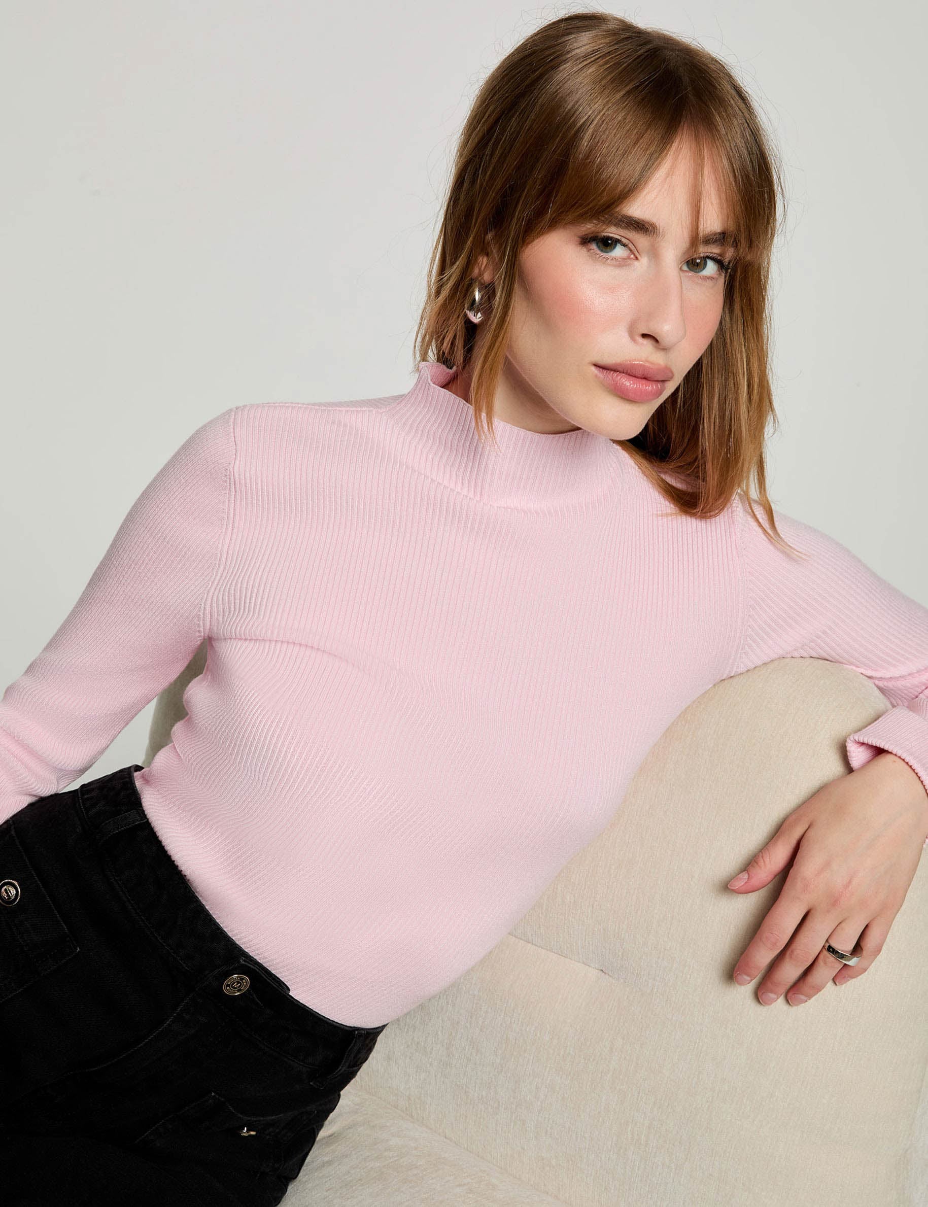 Jersey de cuello alto rosa pastel mujer