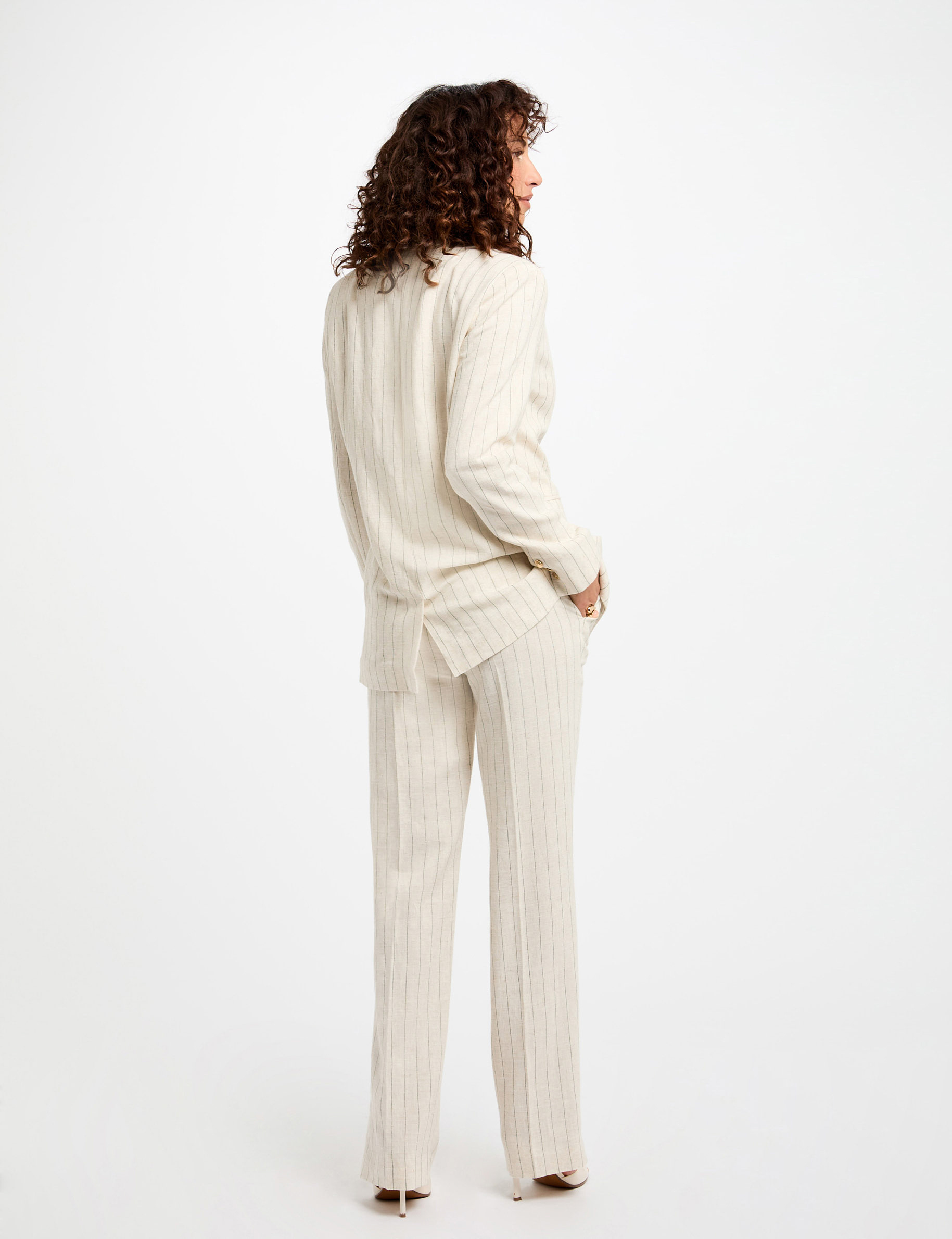 Pantal&oacute;n pernera ancha rayas beige mujer