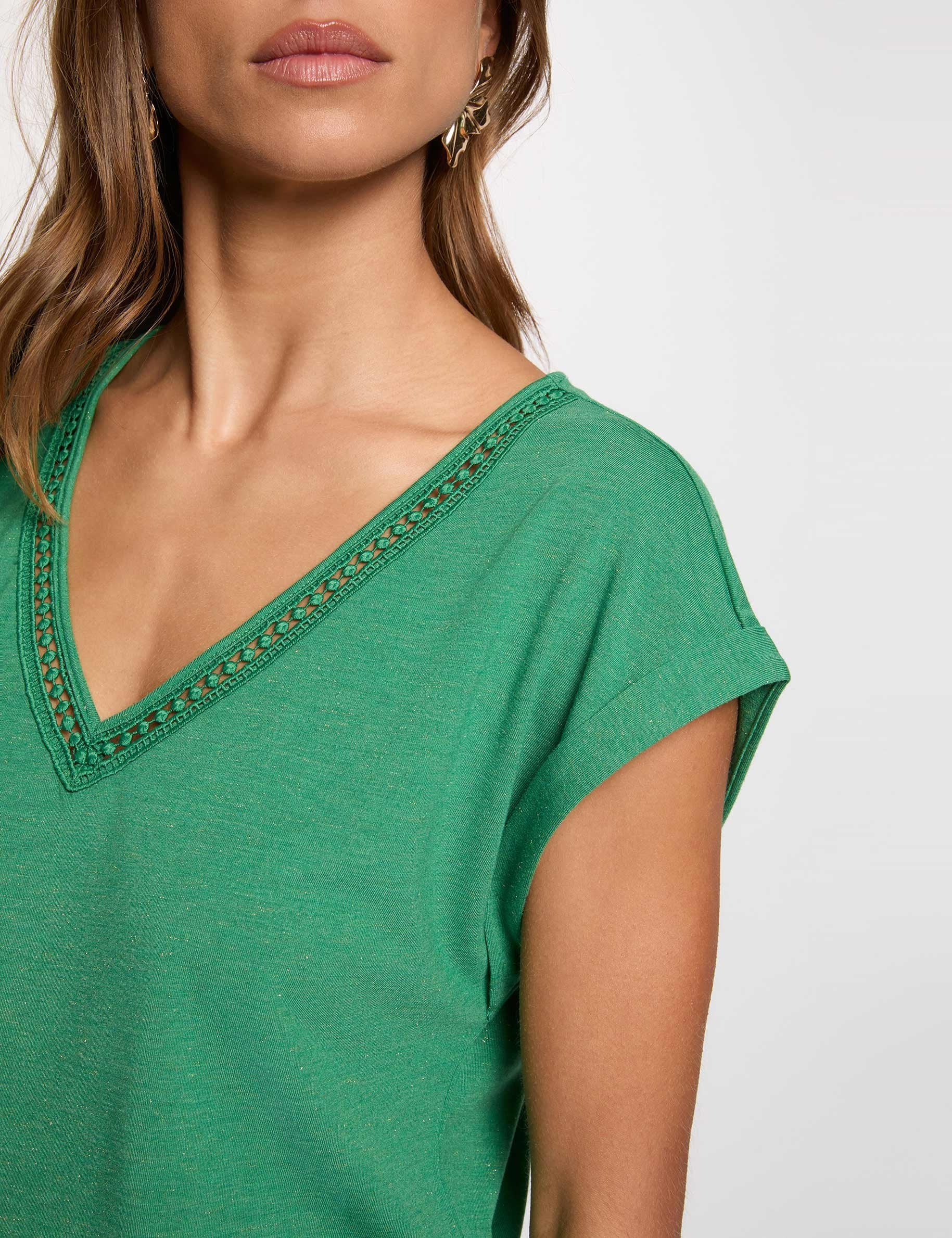 Camiseta brillante cuello v verde pradera mujer