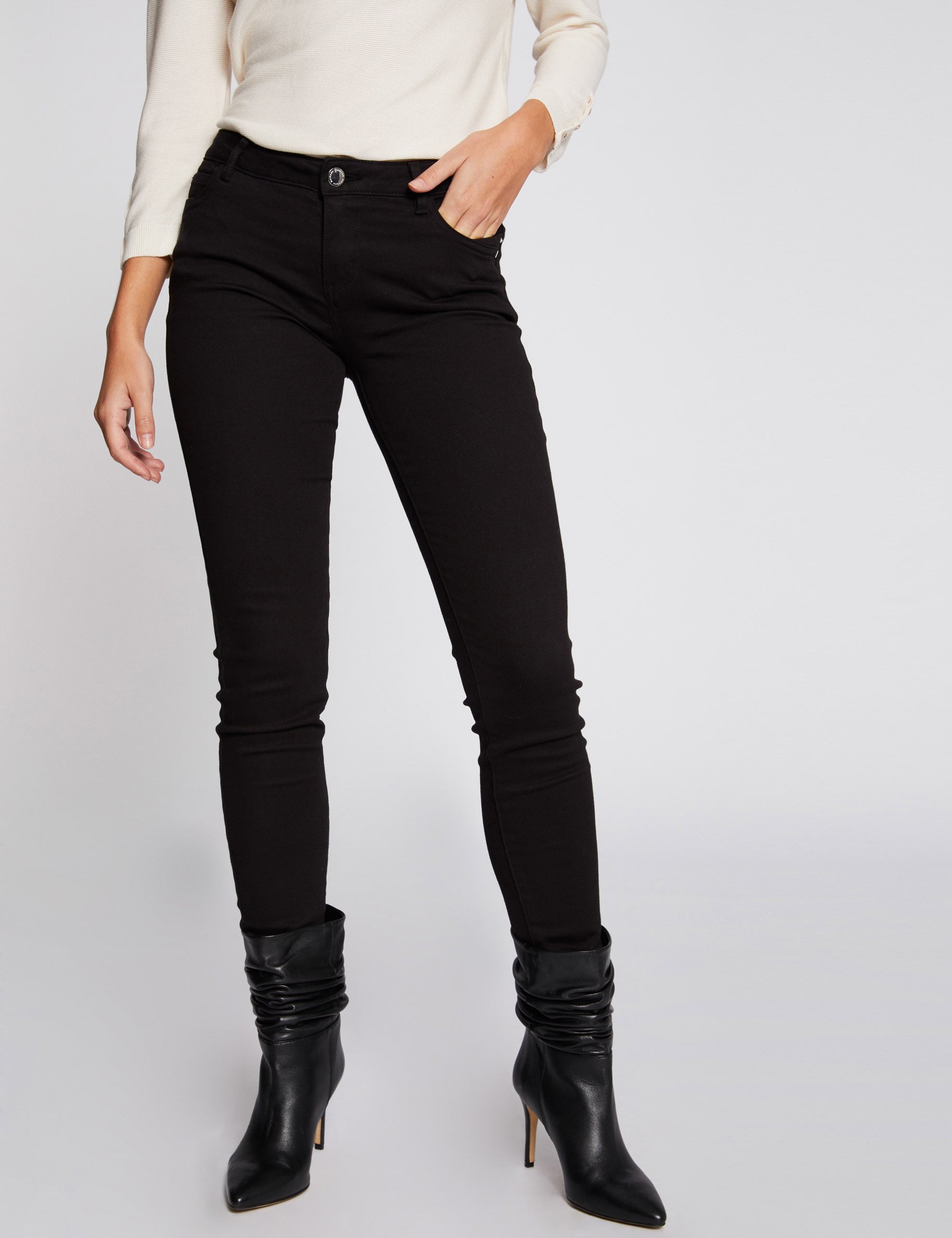 Pantal&oacute;n skinny talle bajo negro mujer
