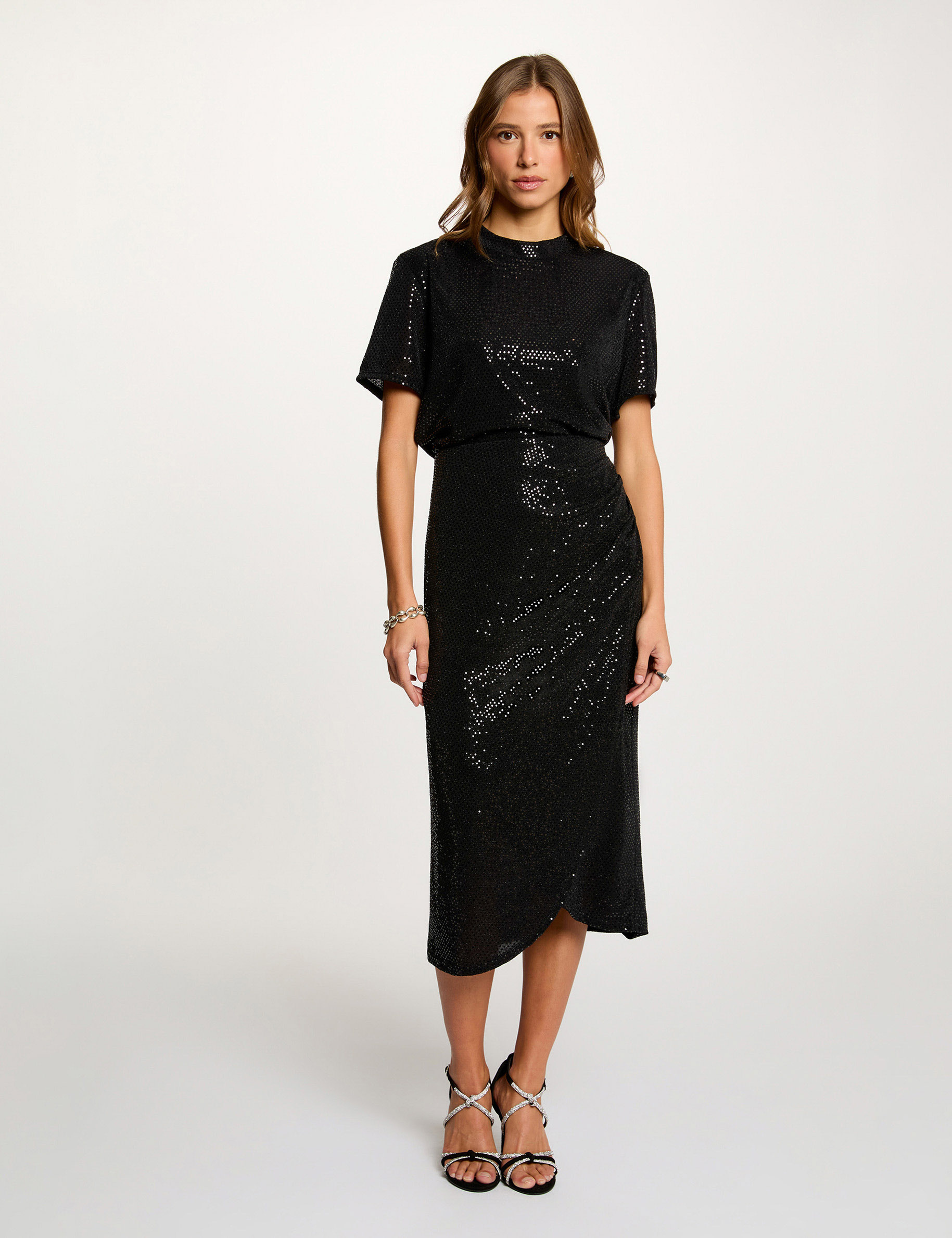 Camiseta de lentejuelas cuello alto negro mujer