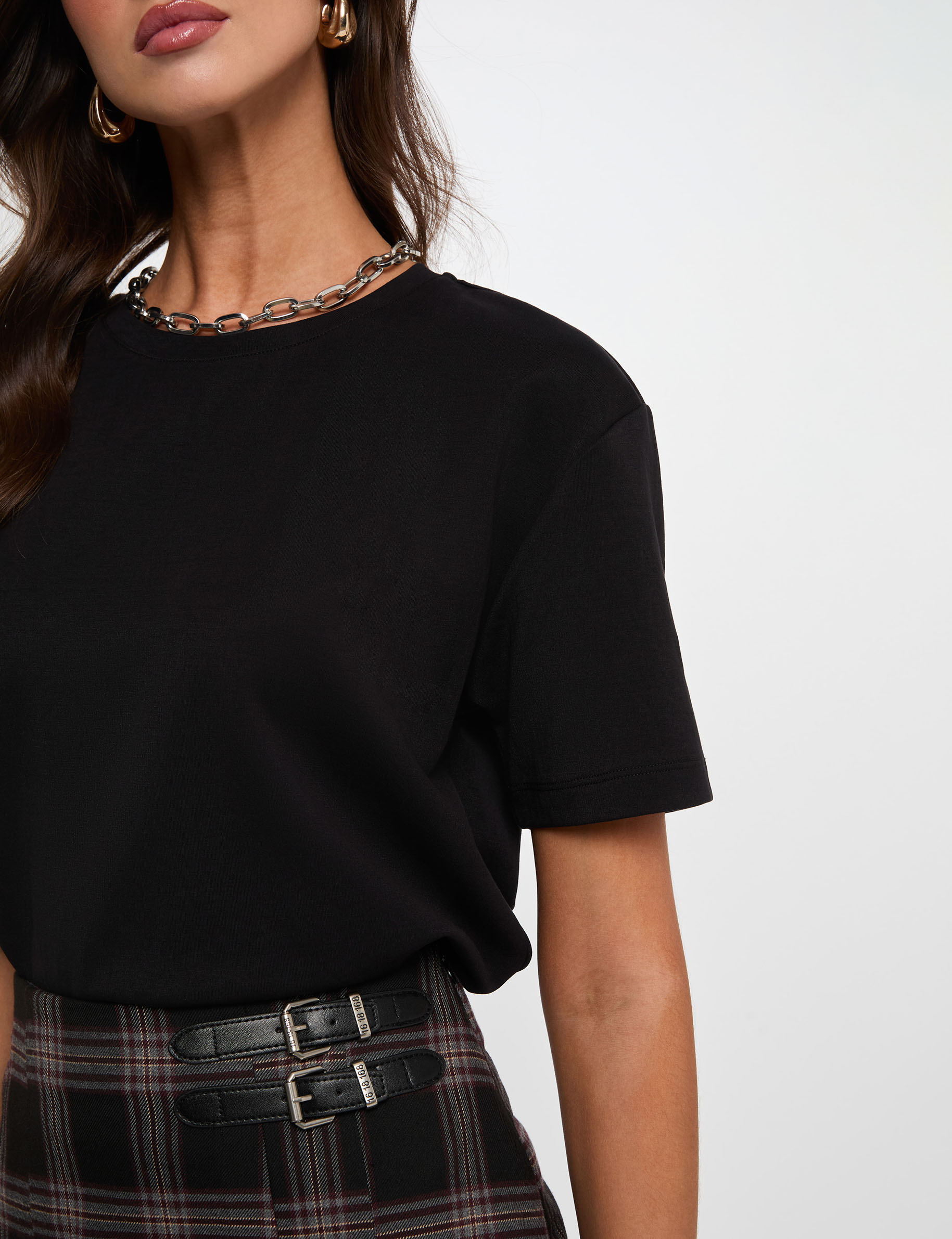 Camiseta de cuello redondo negro mujer