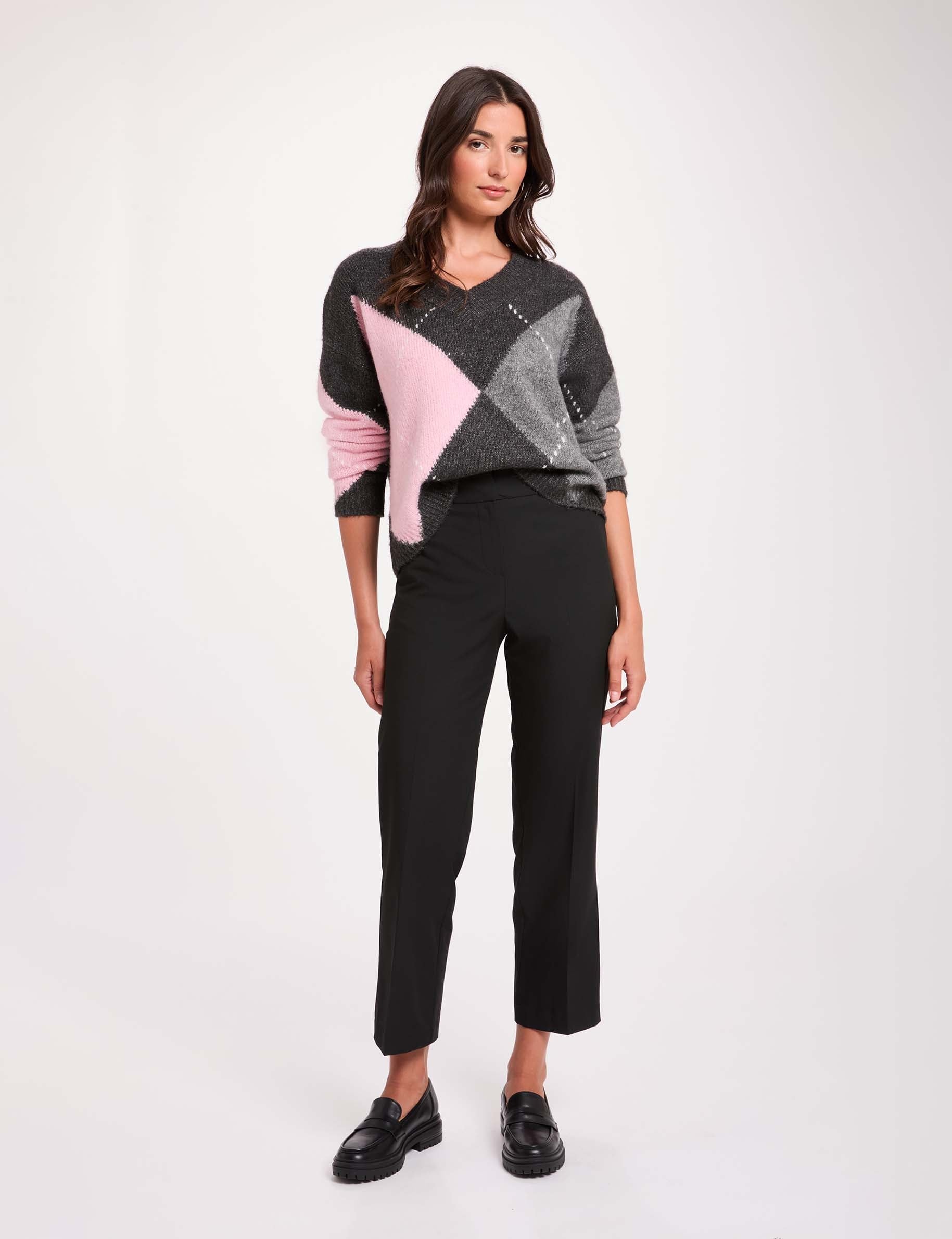 Pantal&oacute;n slim tipo cigarrillo negro mujer