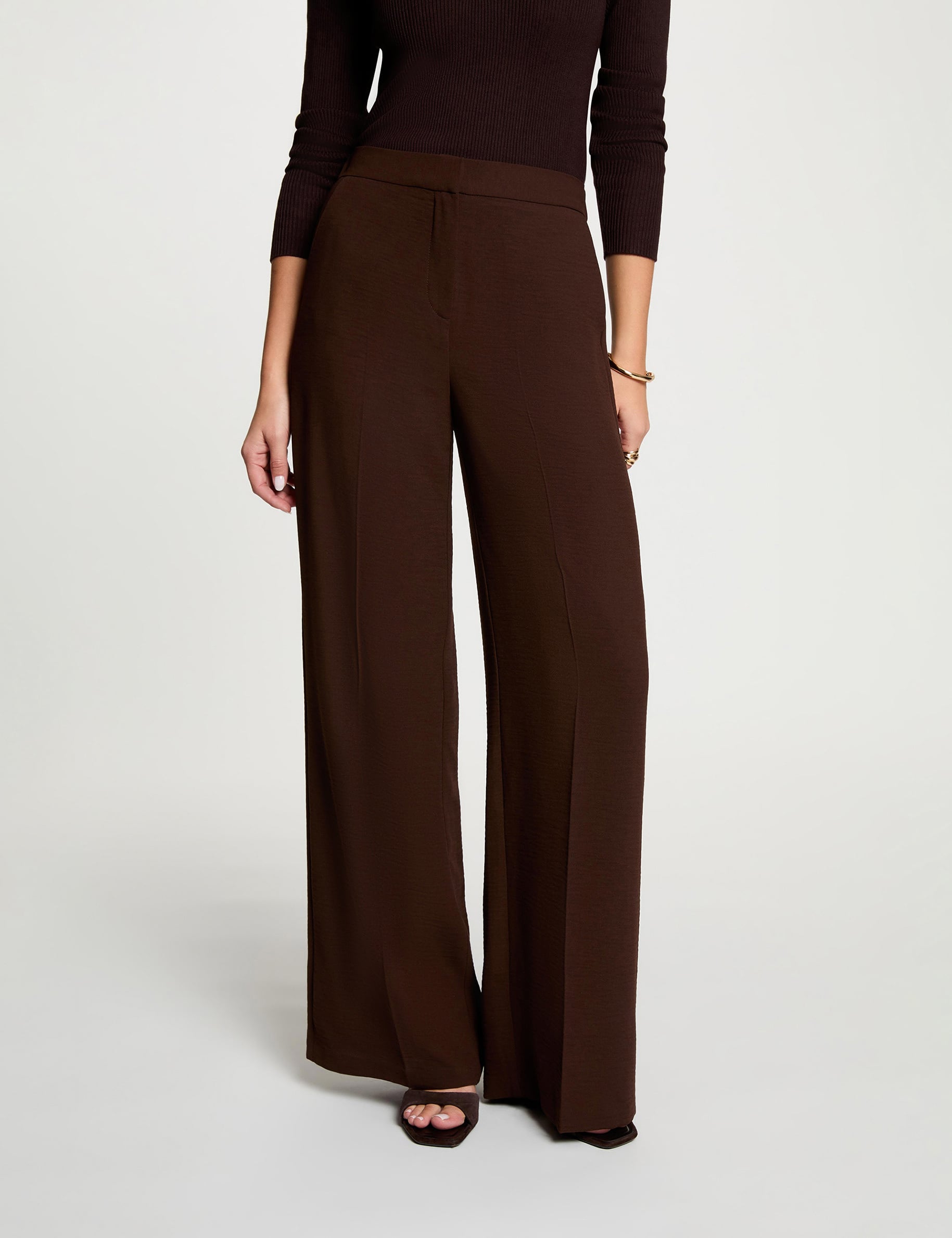 Pantal&oacute;n ancho y fluido marr&oacute;n oscuro mujer