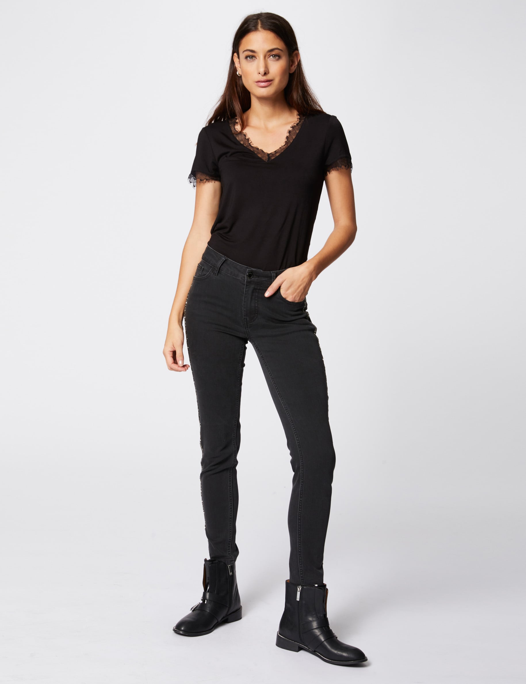 Camiseta con encaje y botones en espalda negro mujer