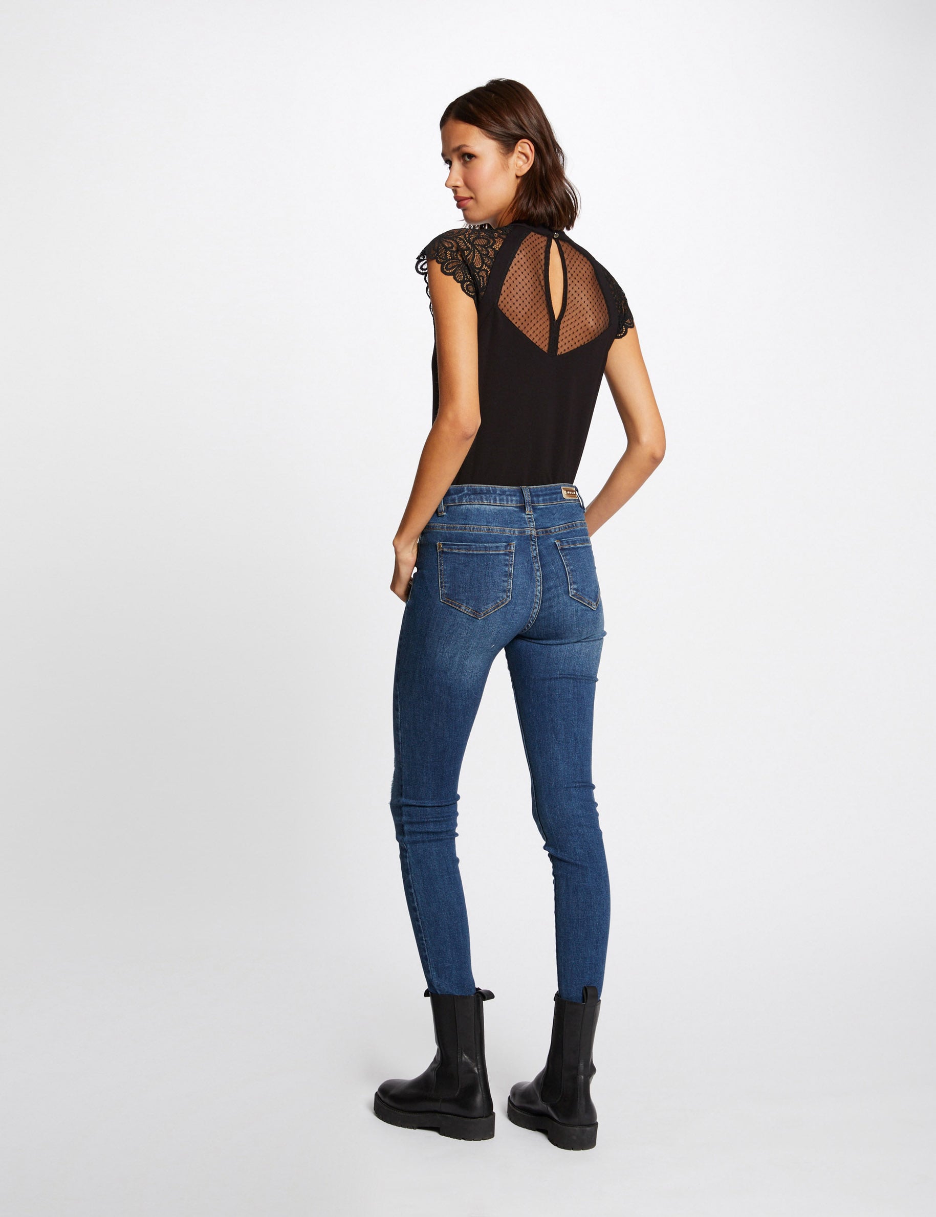 Camiseta encaje cuello alto negro mujer