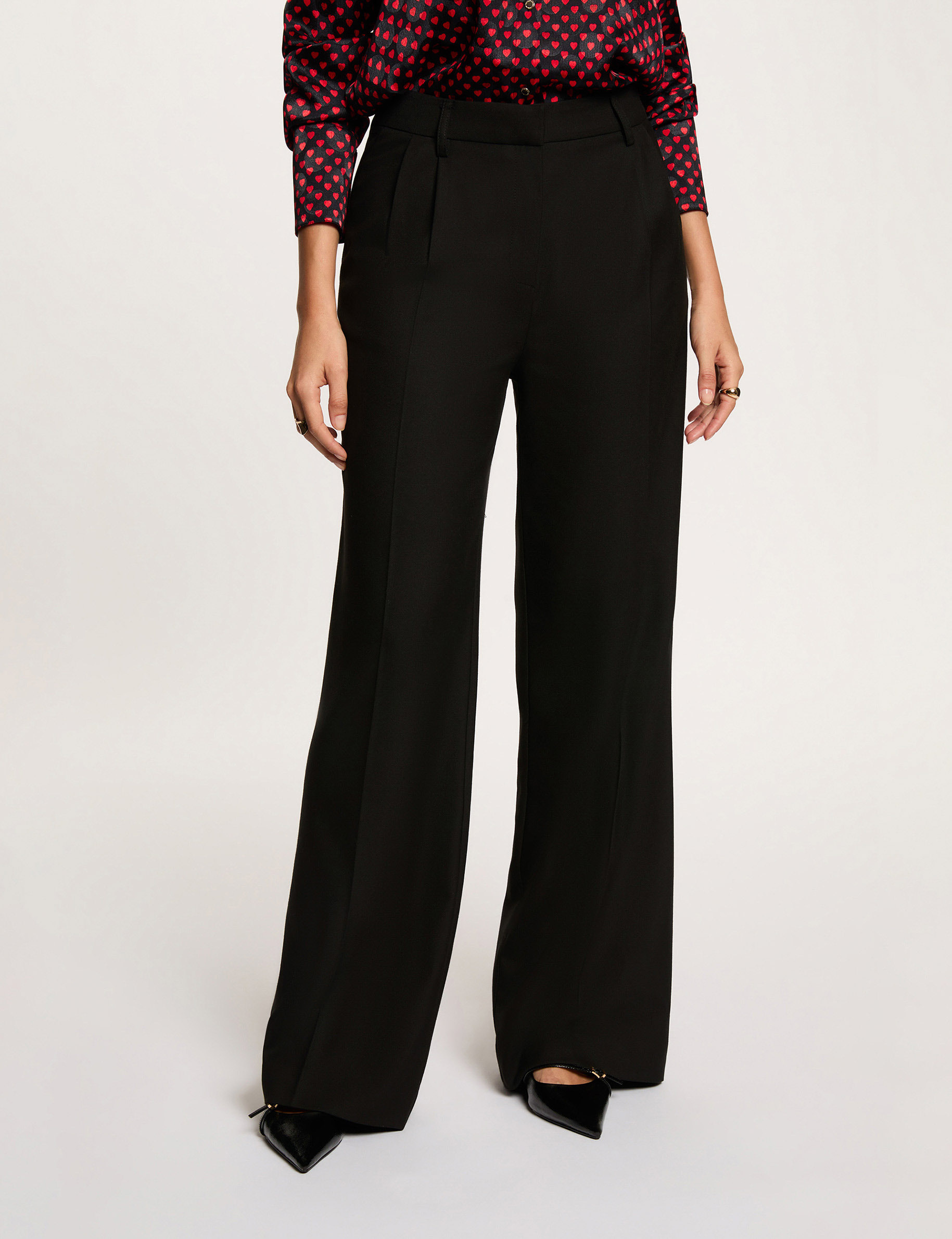 Pantal&oacute;n pernera ancha pinzas negro mujer