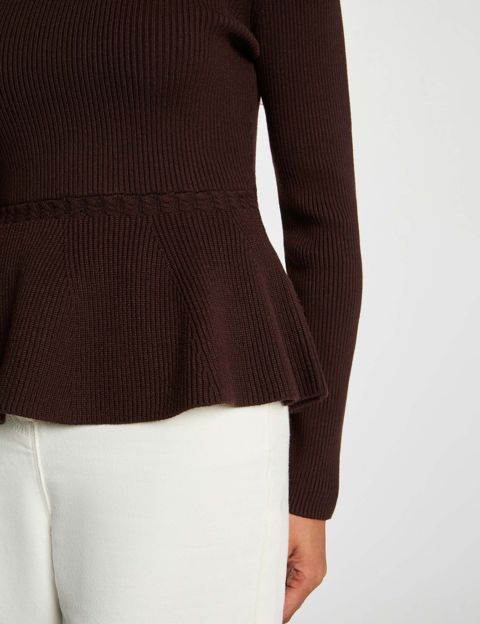 Jersey de cuello alto marr&oacute;n oscuro mujer