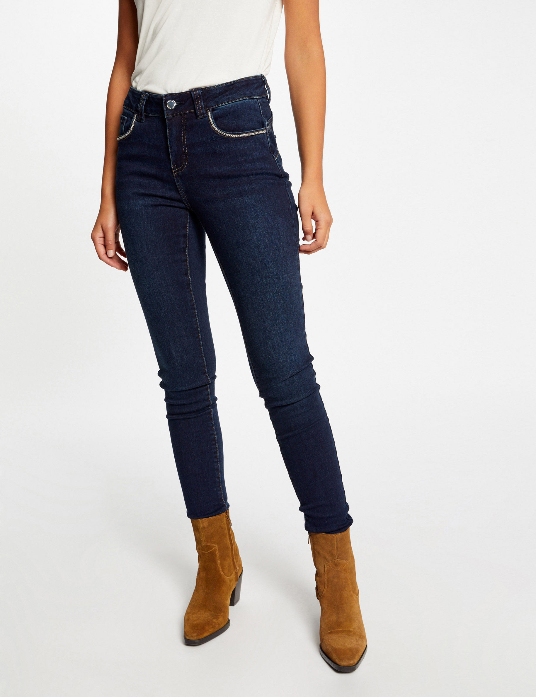 vaquero slim con detalles de cadena vaquero en bruto mujer Vaquero slim con detalles de cadena vaquero en bruto mujer