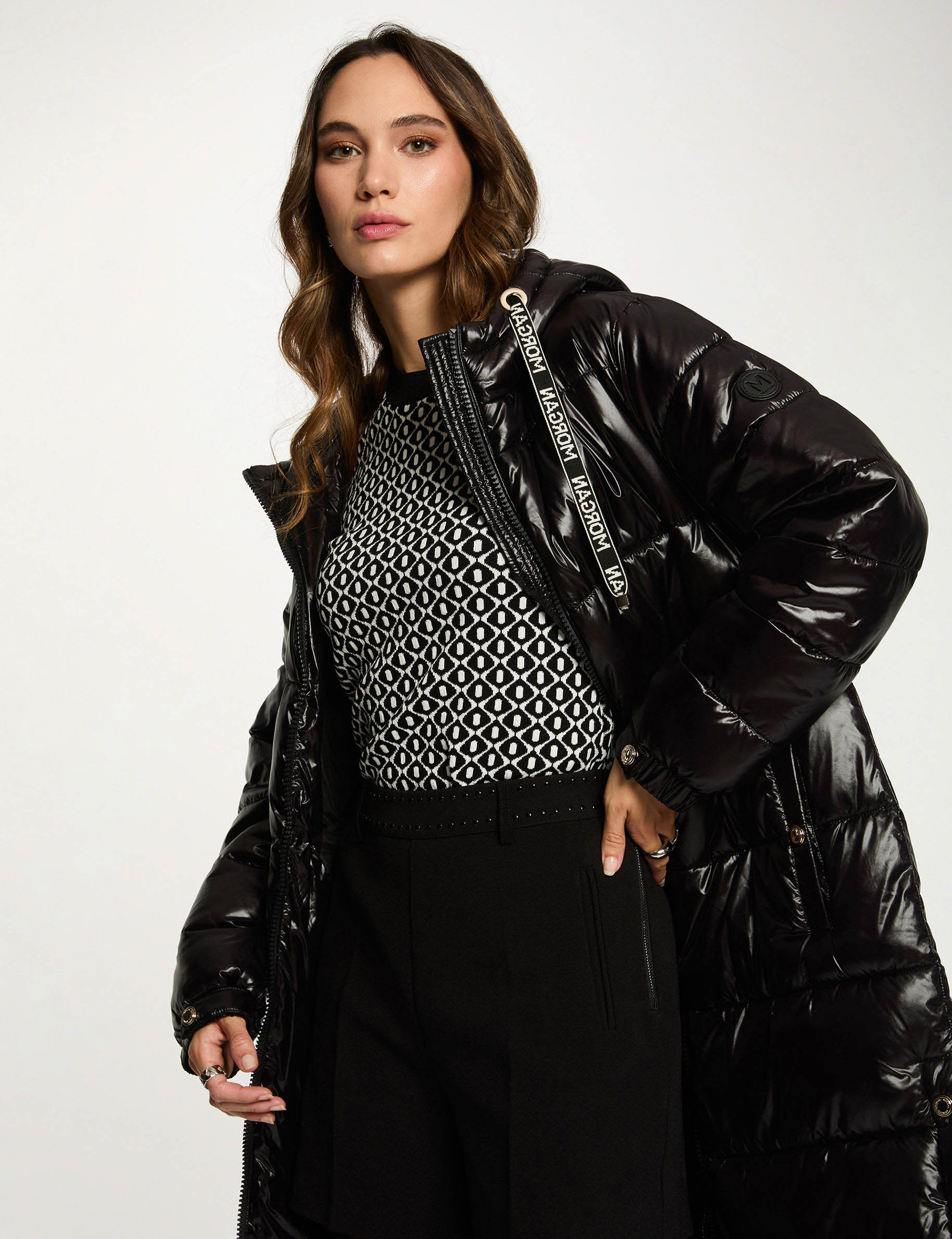 Abrigo largo brillante negro mujer