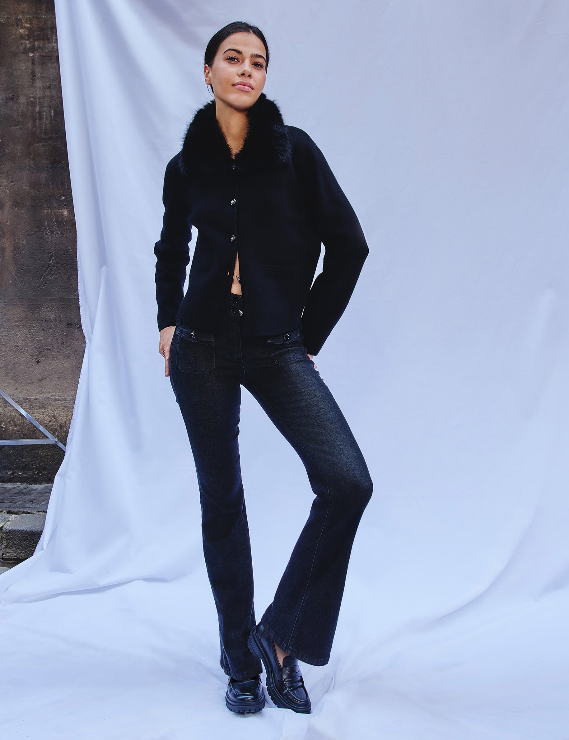 Vaqueros bootcut con botones denim negro mujer