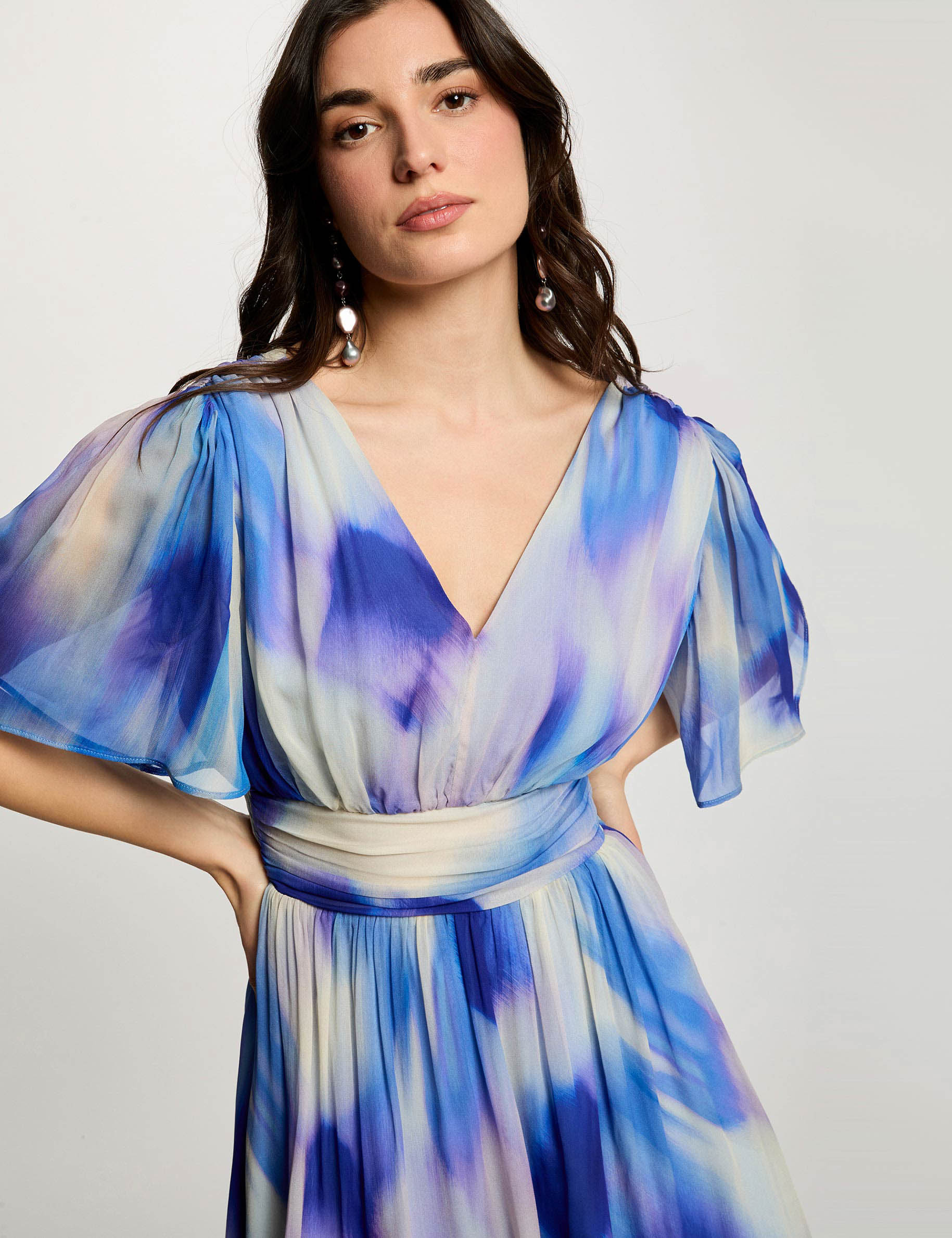 Vestido corto con cuello en V multicolor mujer