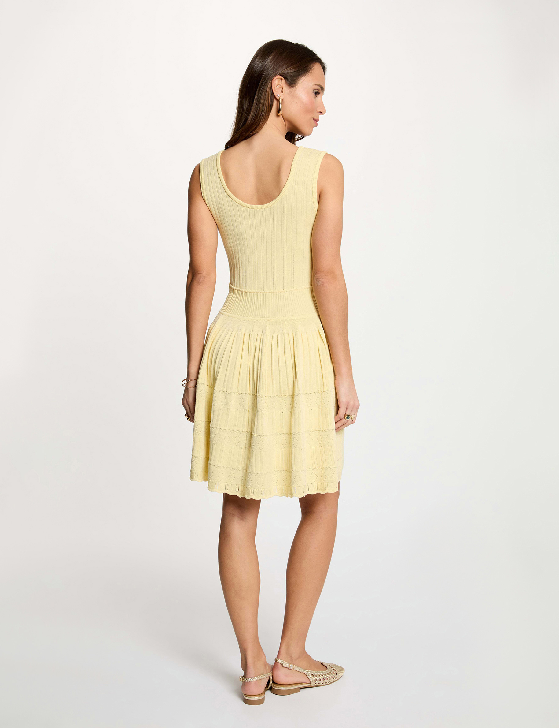 Vestido corto de punto con cuello v amarillo pastel mujer