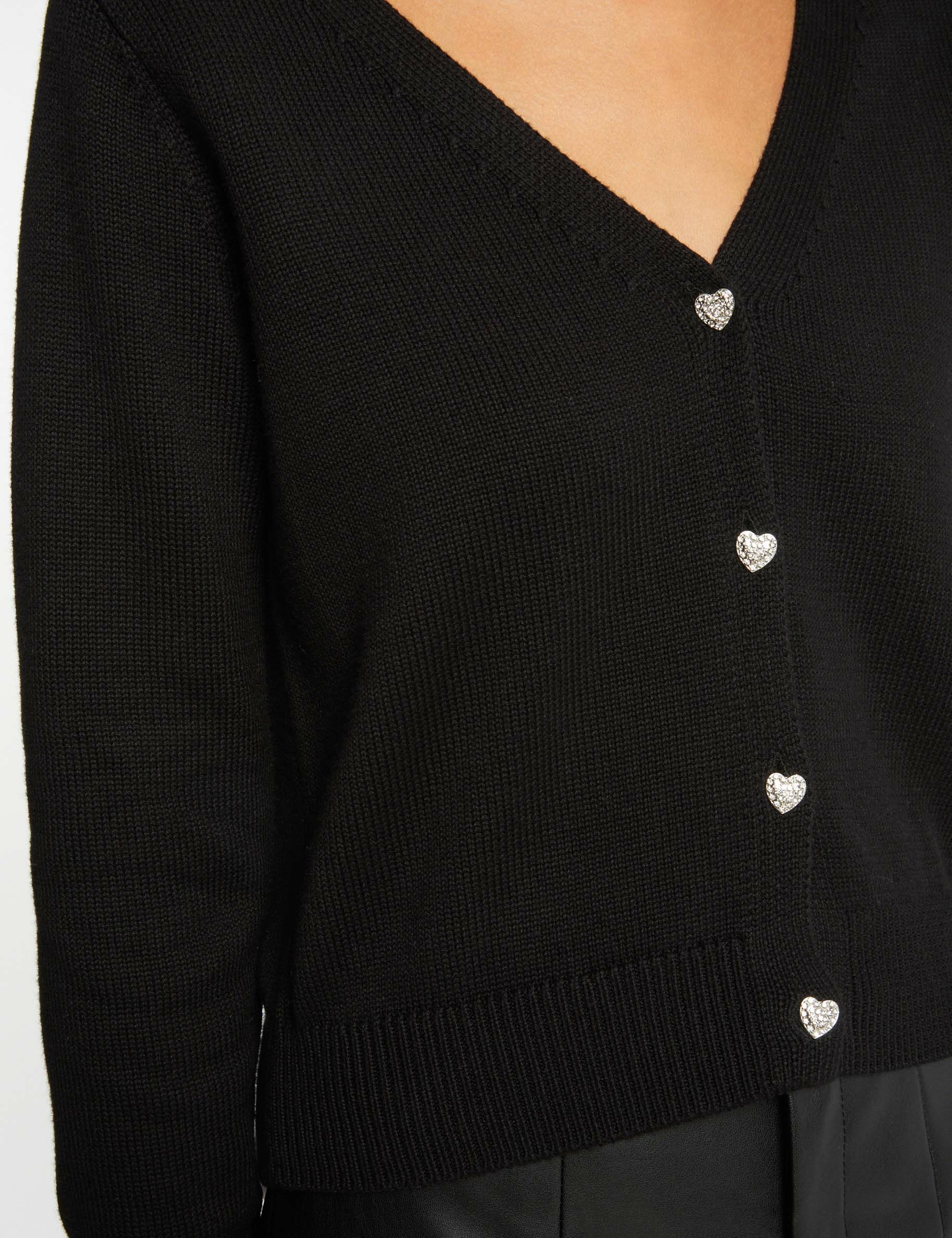cardigan recto abotonado escote en v negro mujer Cárdigan recto abotonado escote en V negro mujer