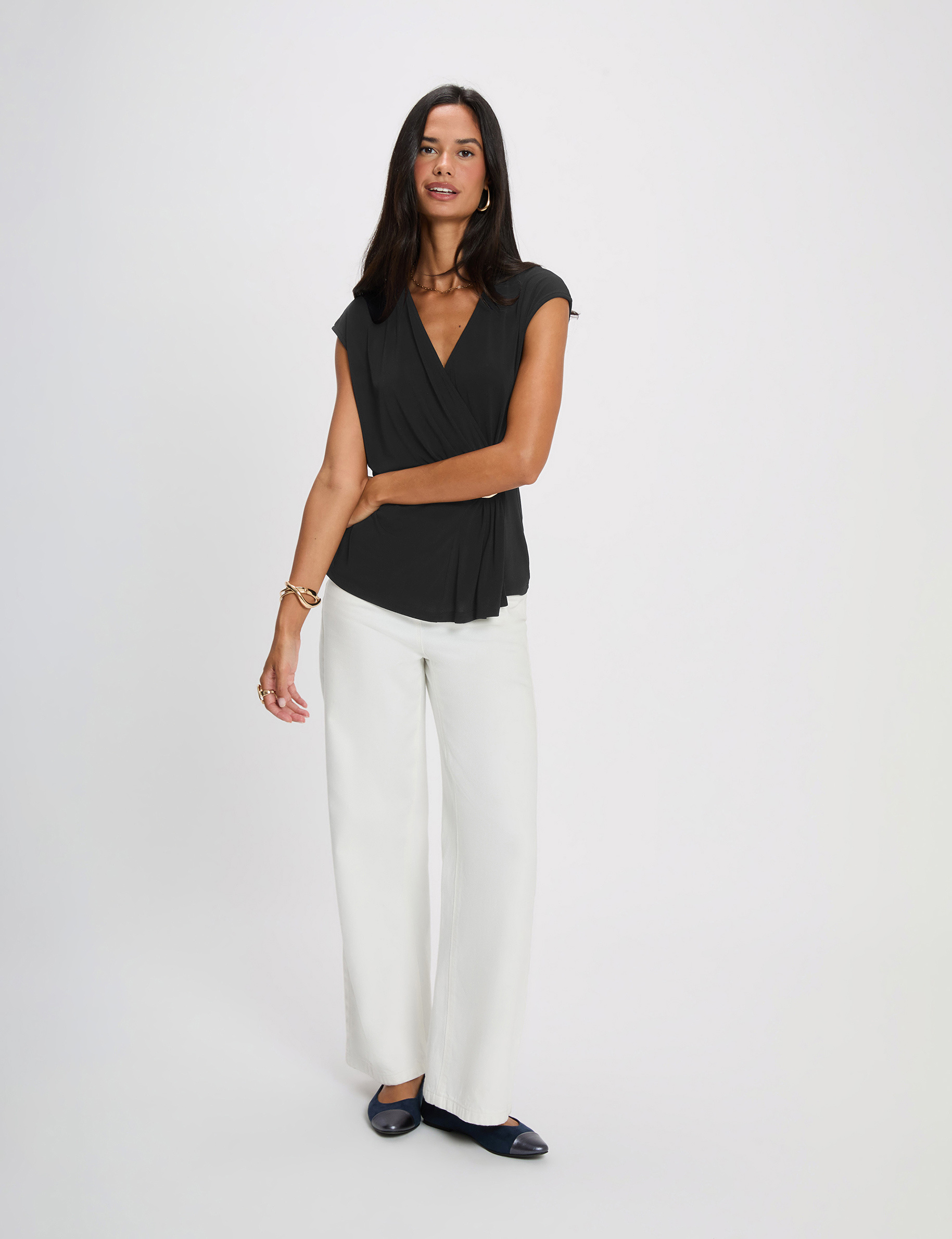 Top sin mangas cuello v negro mujer