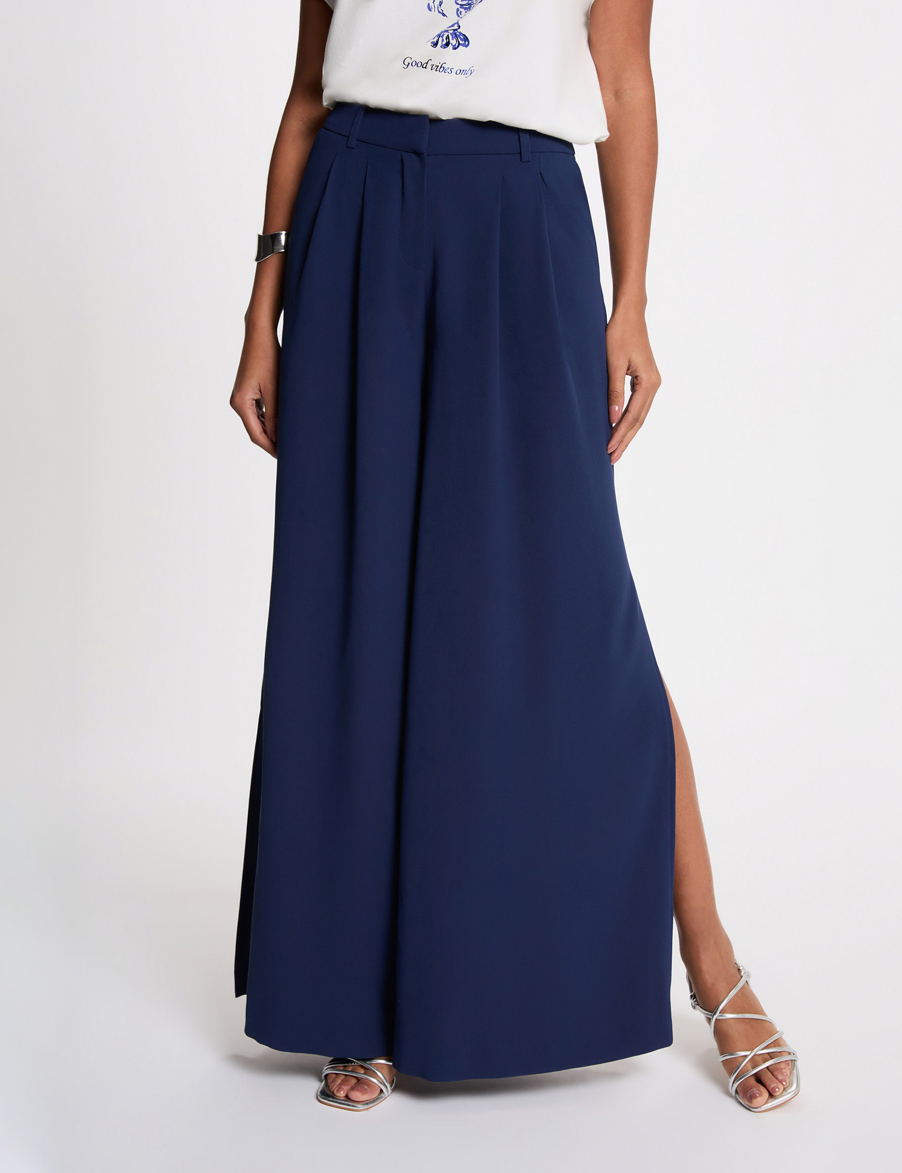 Pantal&oacute;n ancho fluido azul marino mujer