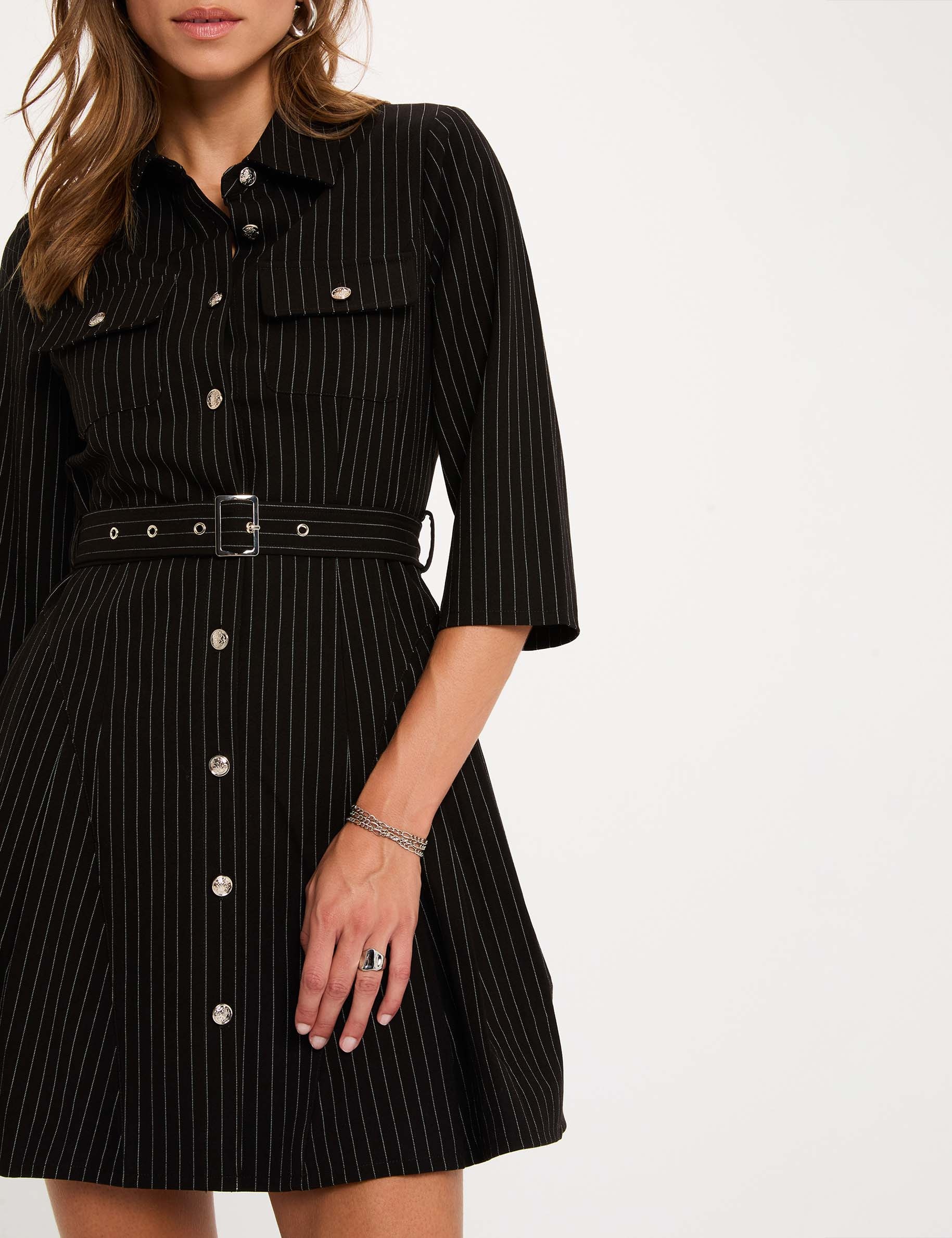 Vestido corto ajustado negro mujer