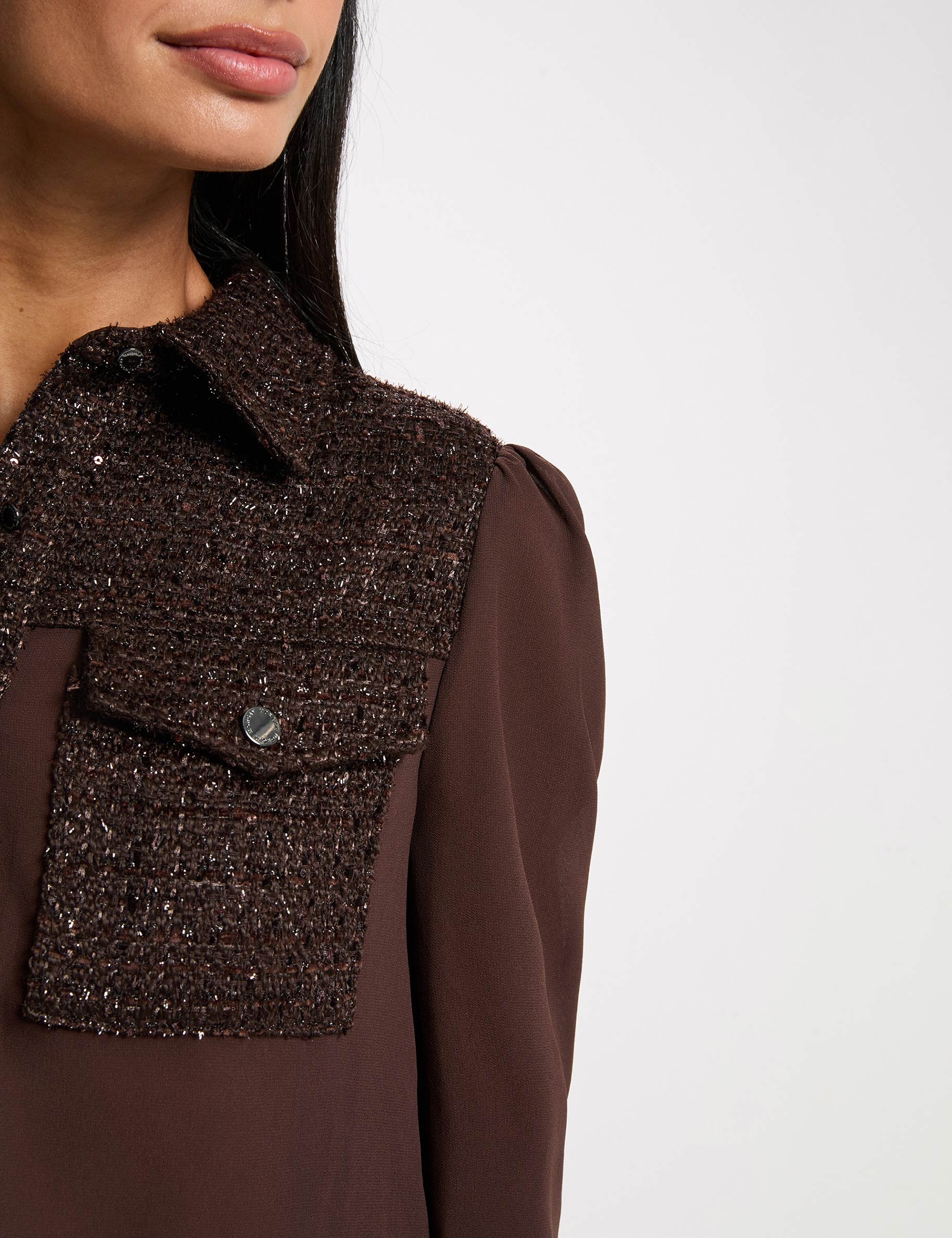 Camisa de tweed con cuello vuelto marr&oacute;n oscuro mujer
