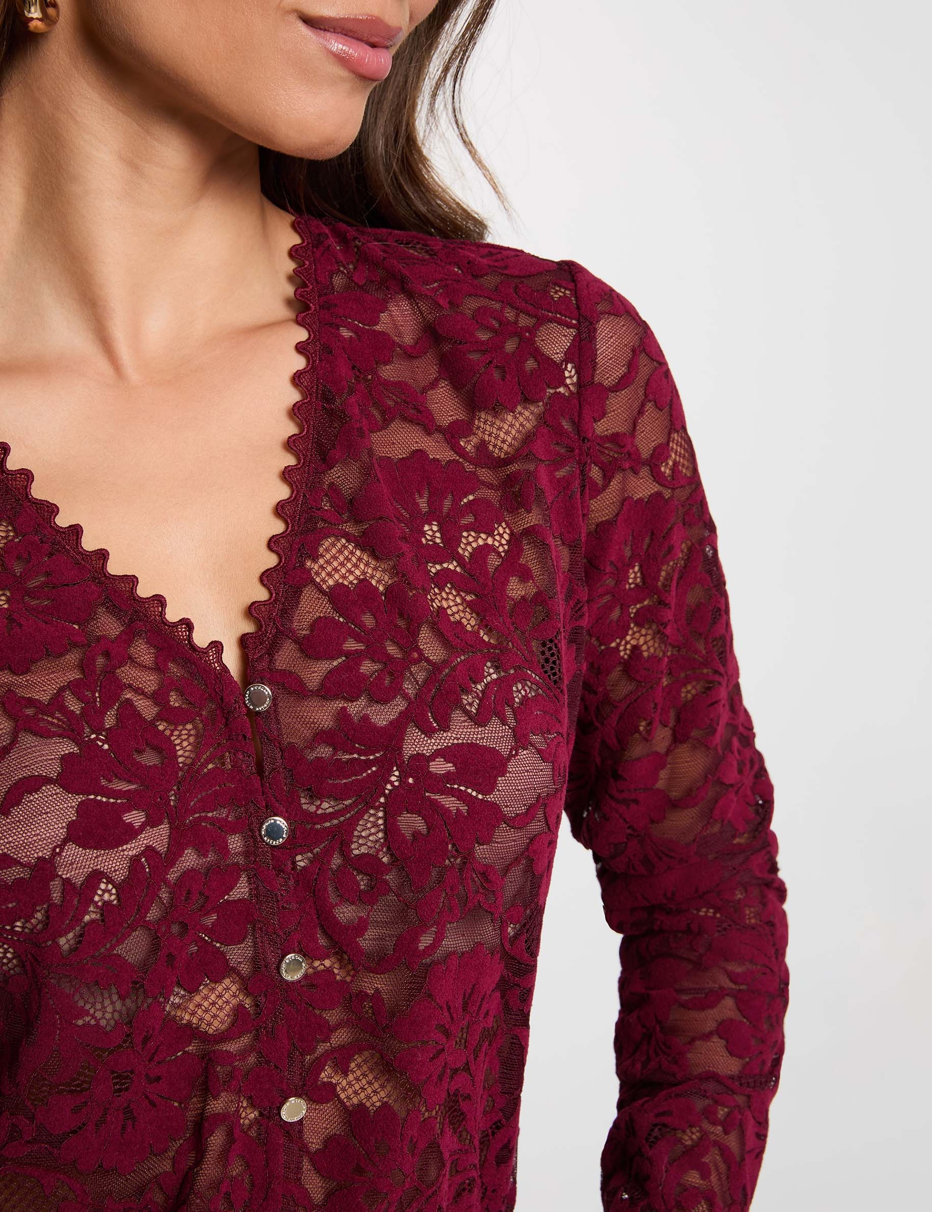 Blusa de encaje con cuello en V ciruela mujer