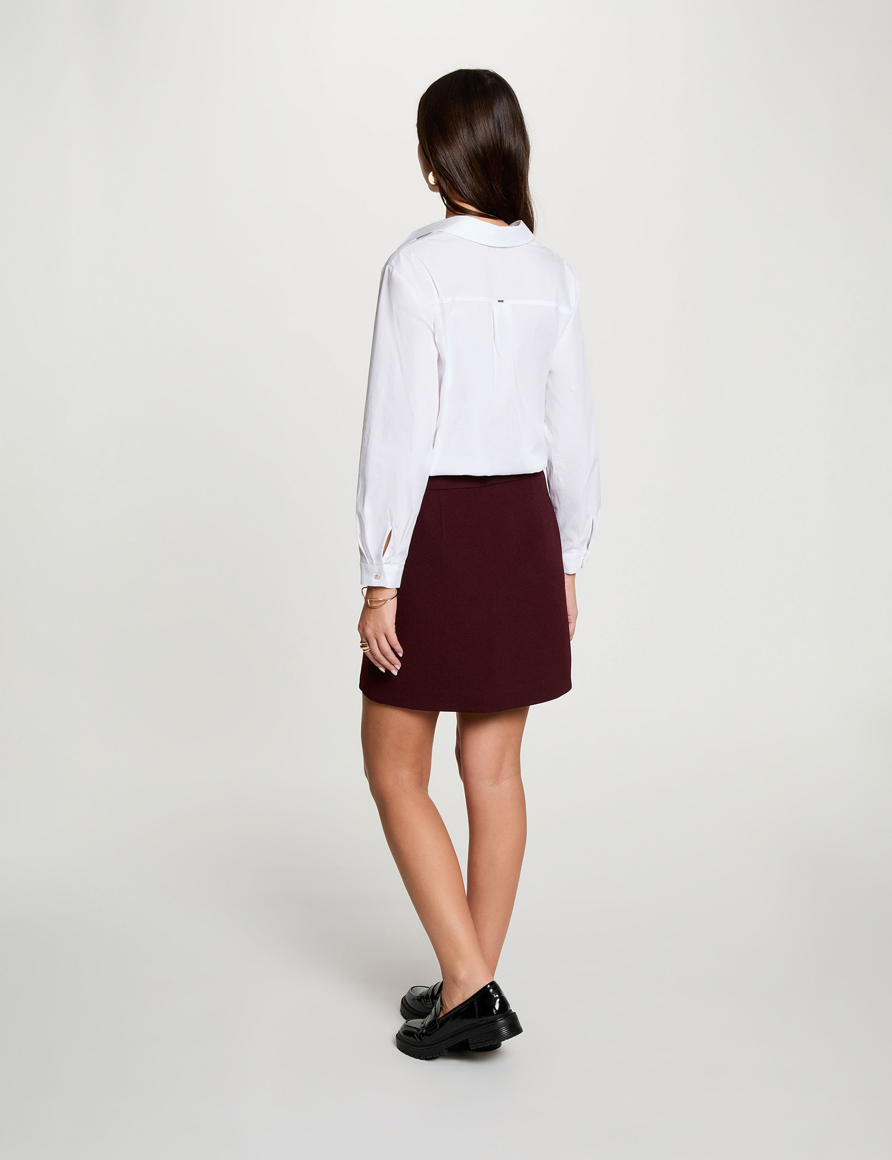 Camisa bordada con cuello vuelto blanco mujer