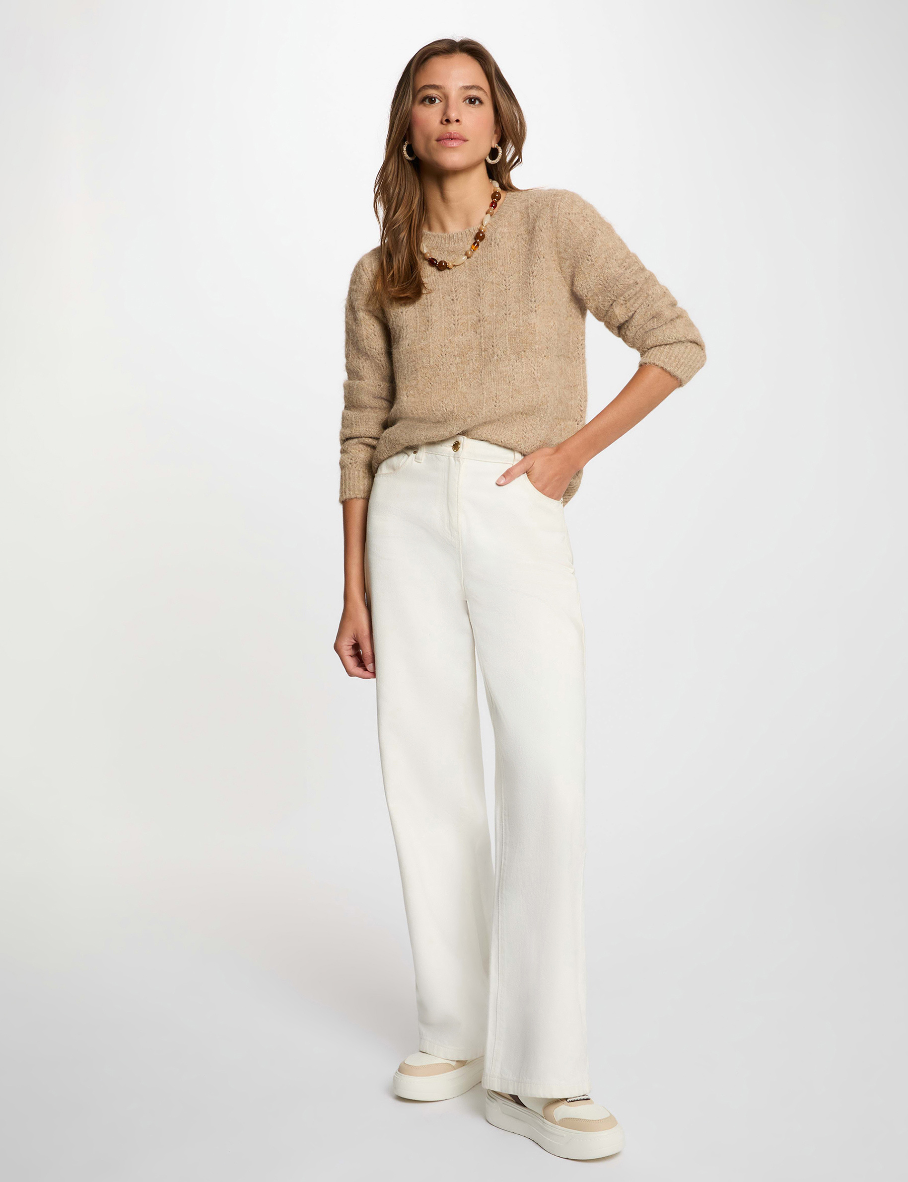 Jersey calado con cuello redondo beige mujer