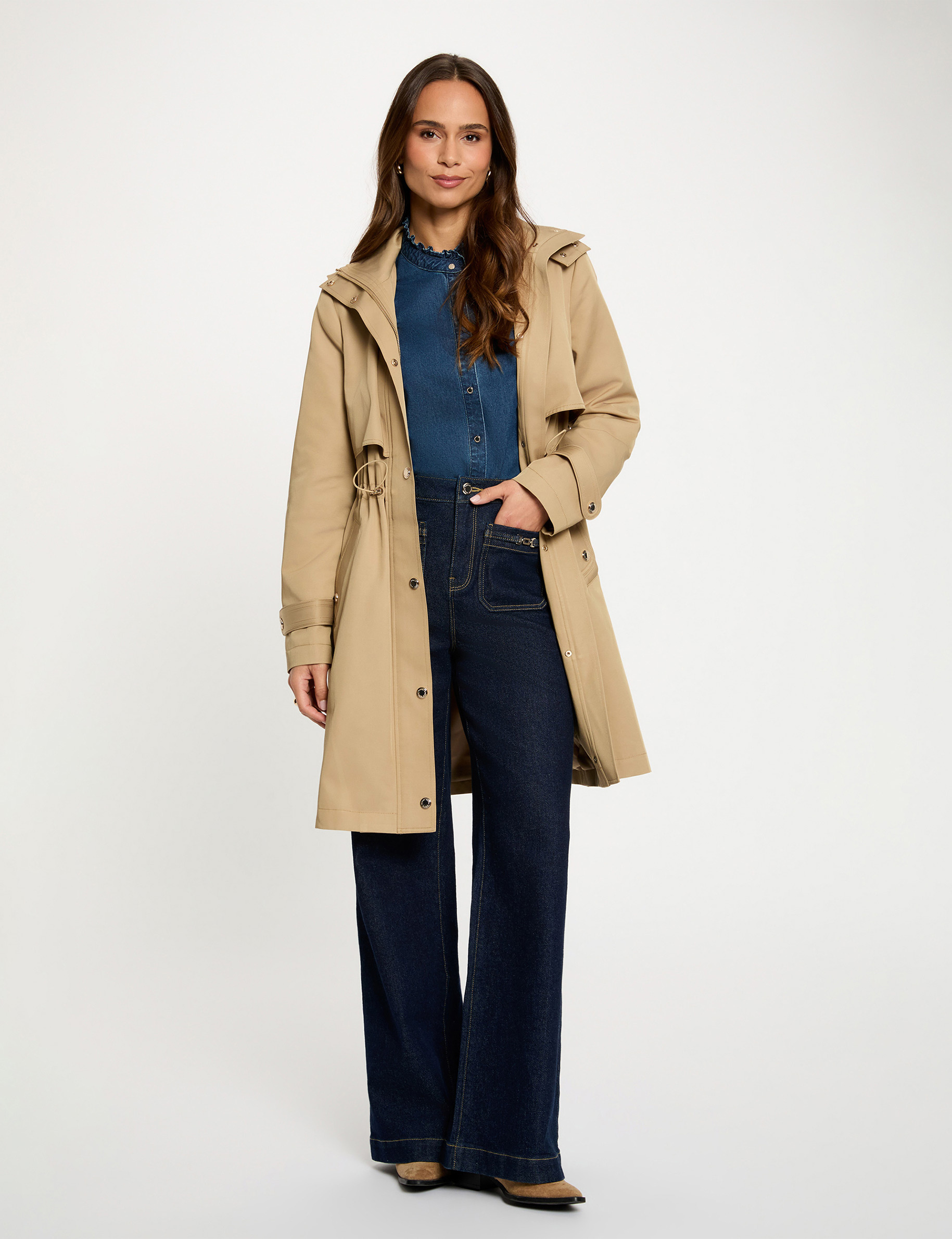 Parka larga con cuello alto beige mujer