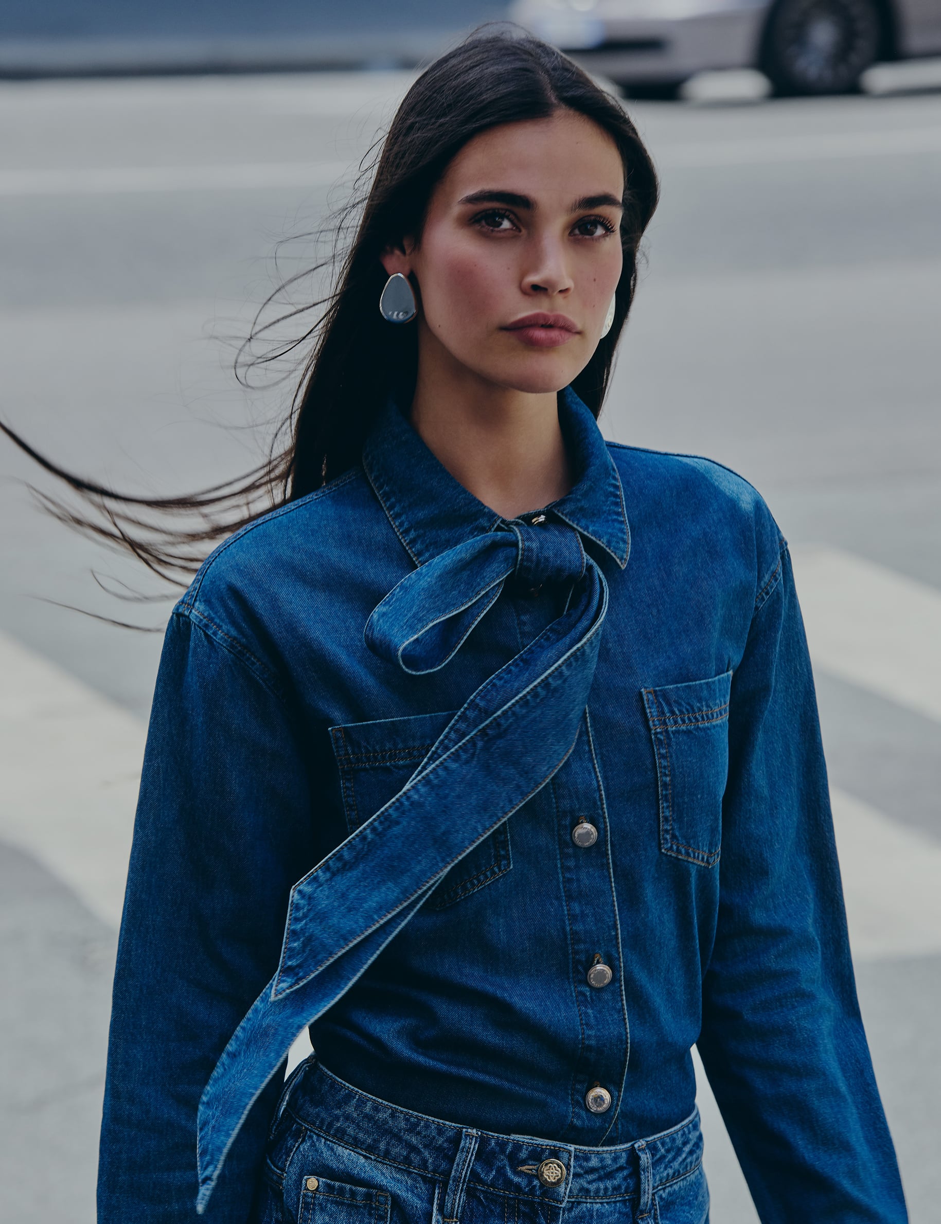 Camisa vaquera con lazada denim stone mujer
