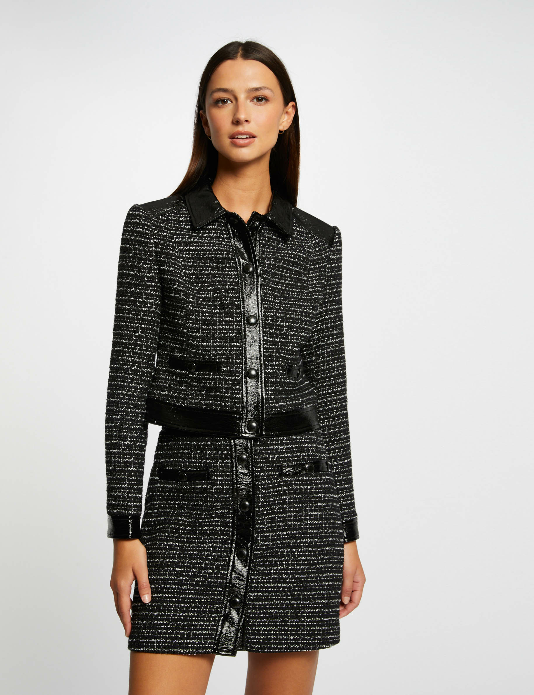 chaqueta recta con detalles de vinilo negro mujer Chaqueta recta con detalles de vinilo negro mujer