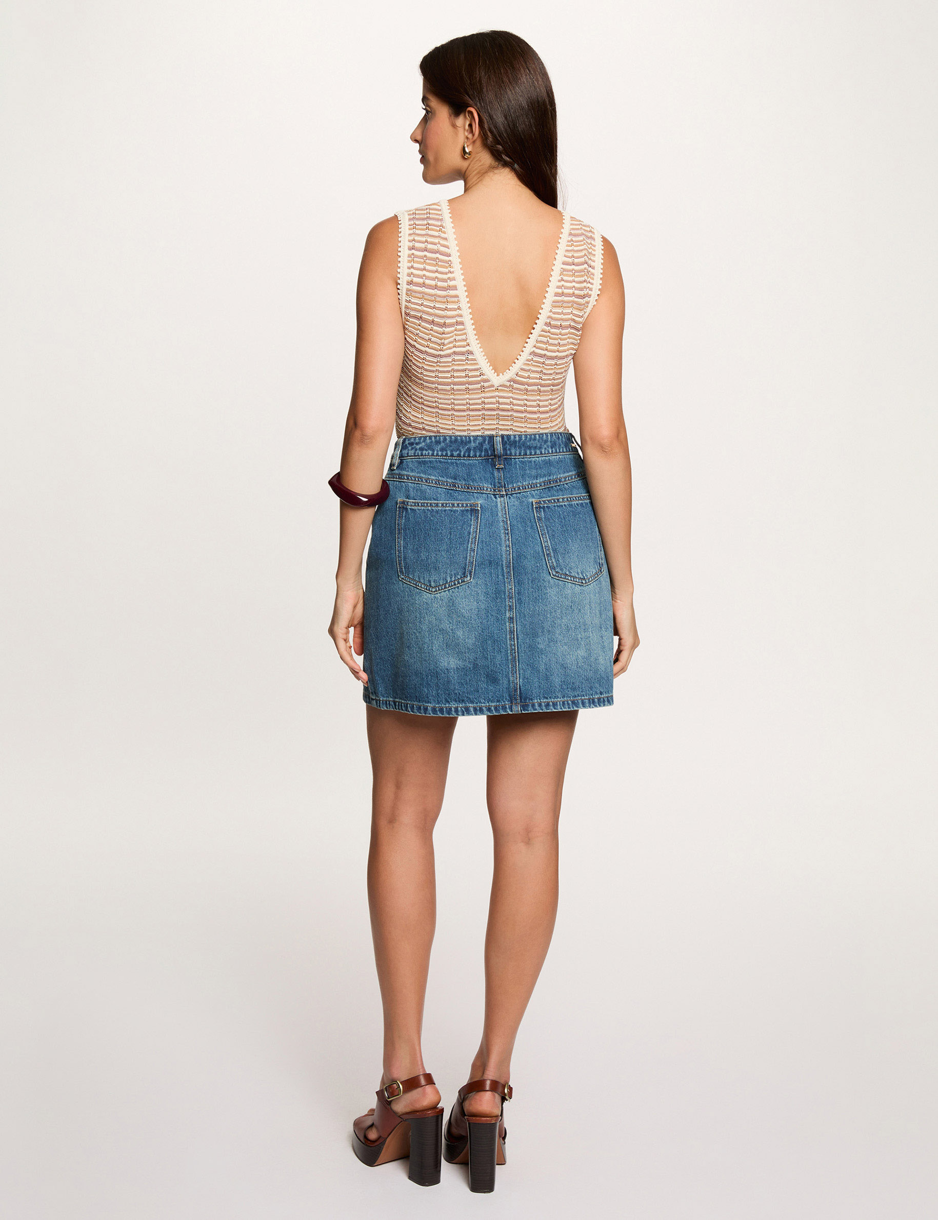Jersey ajustado con cuello en v beige mujer