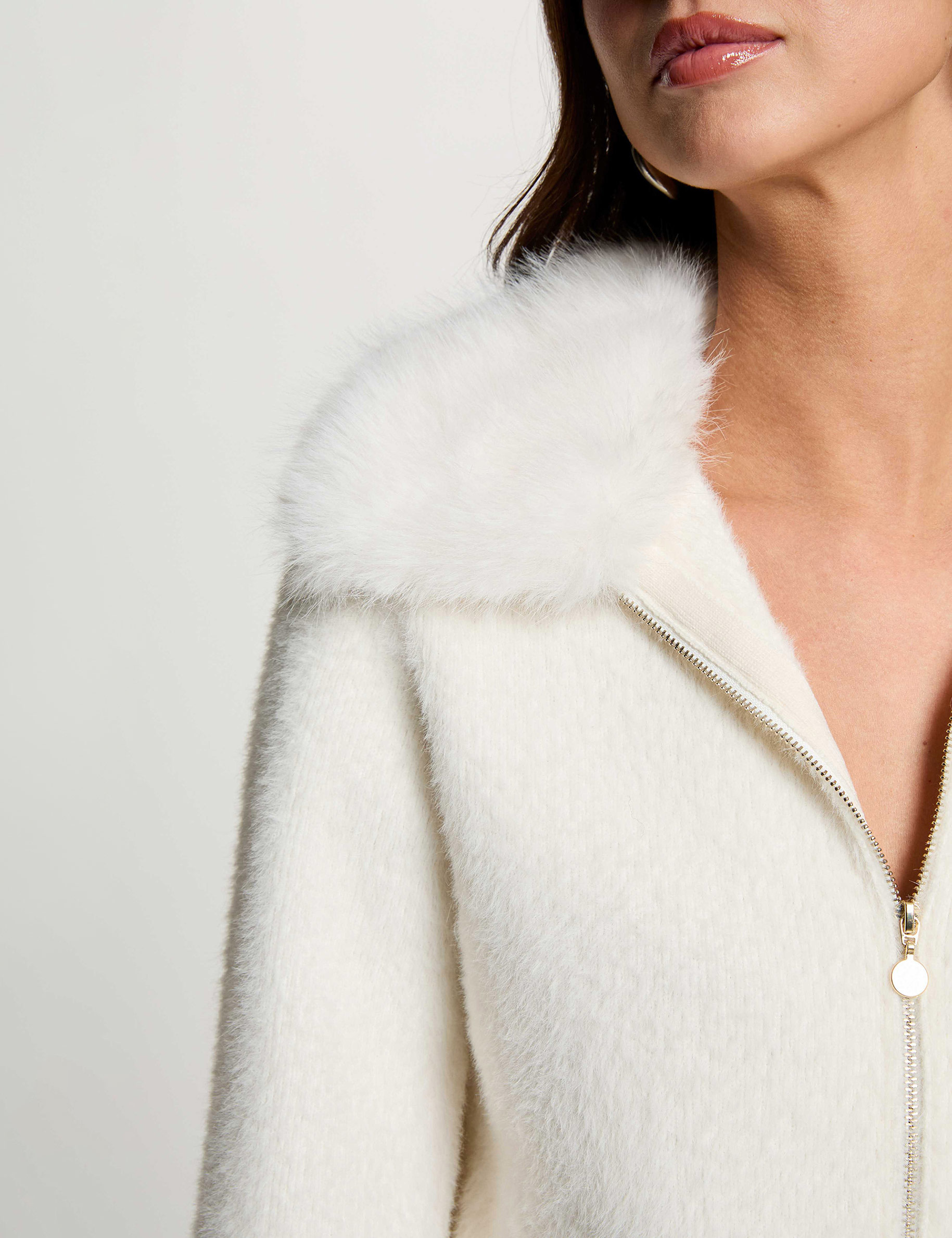 Chaqueta con cuello de piel marfil mujer