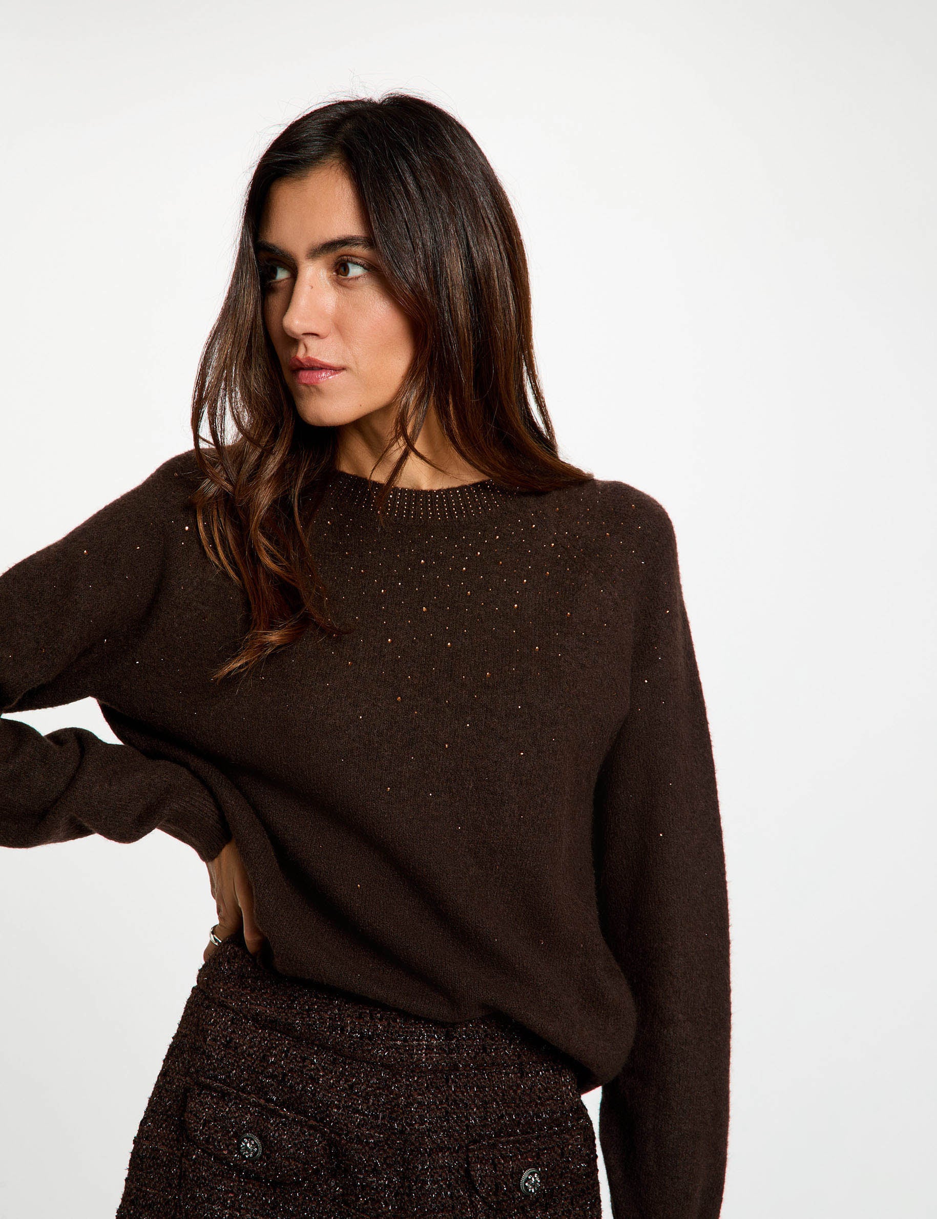 Jersey ajustado con strass marr&oacute;n oscuro mujer