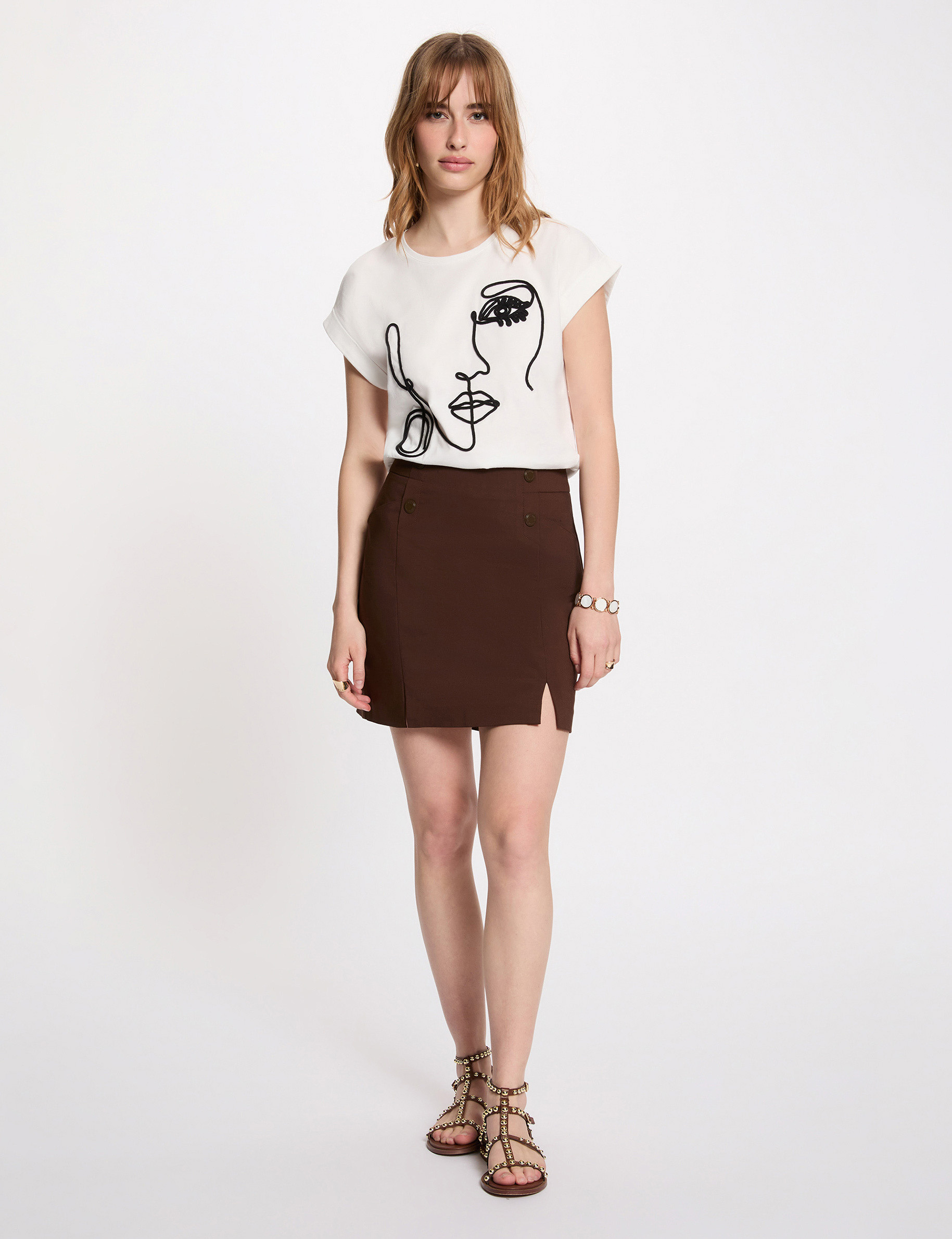 Camiseta bordado rostro blanco mujer