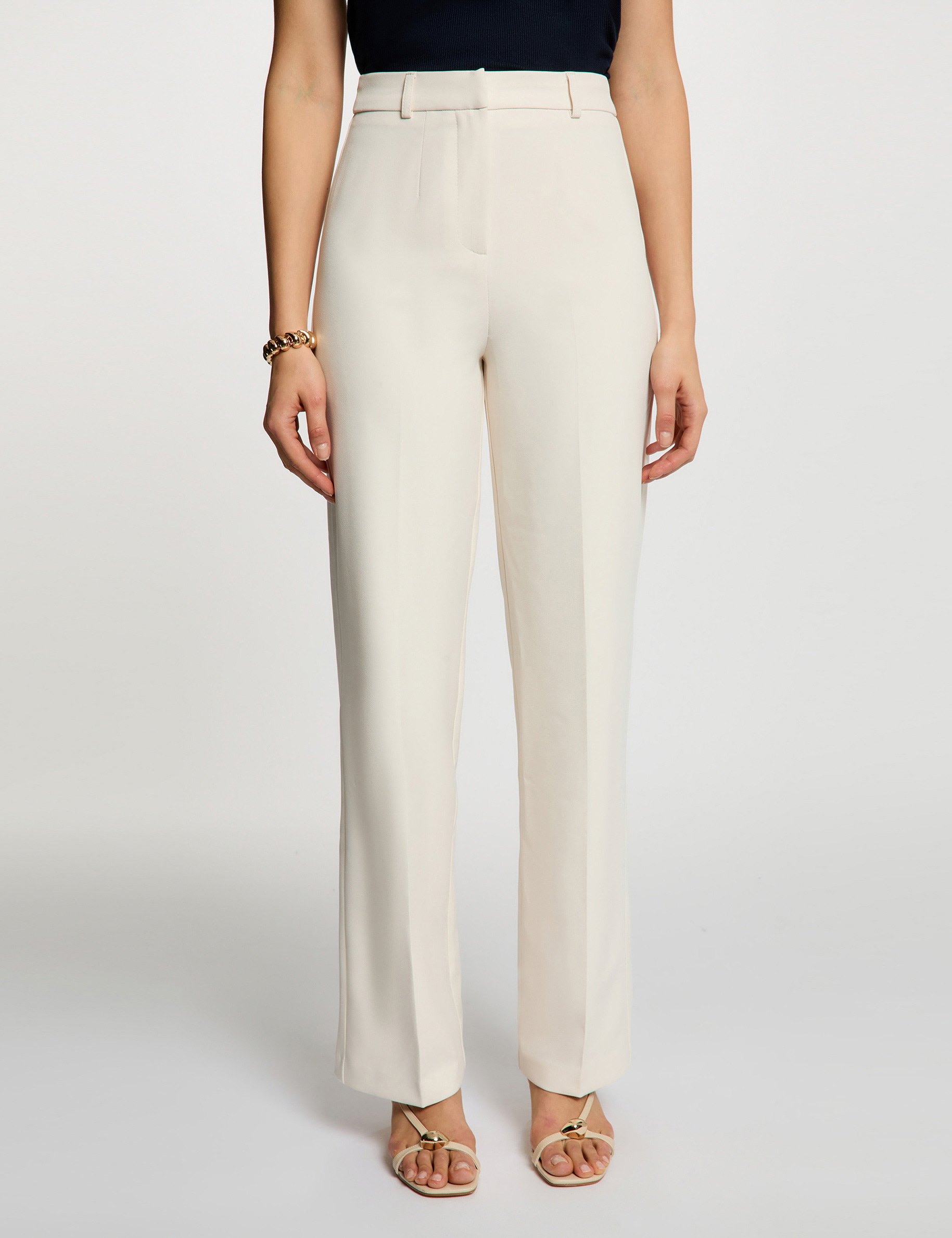 Pantal&oacute;n recto con pinzas creme mujer