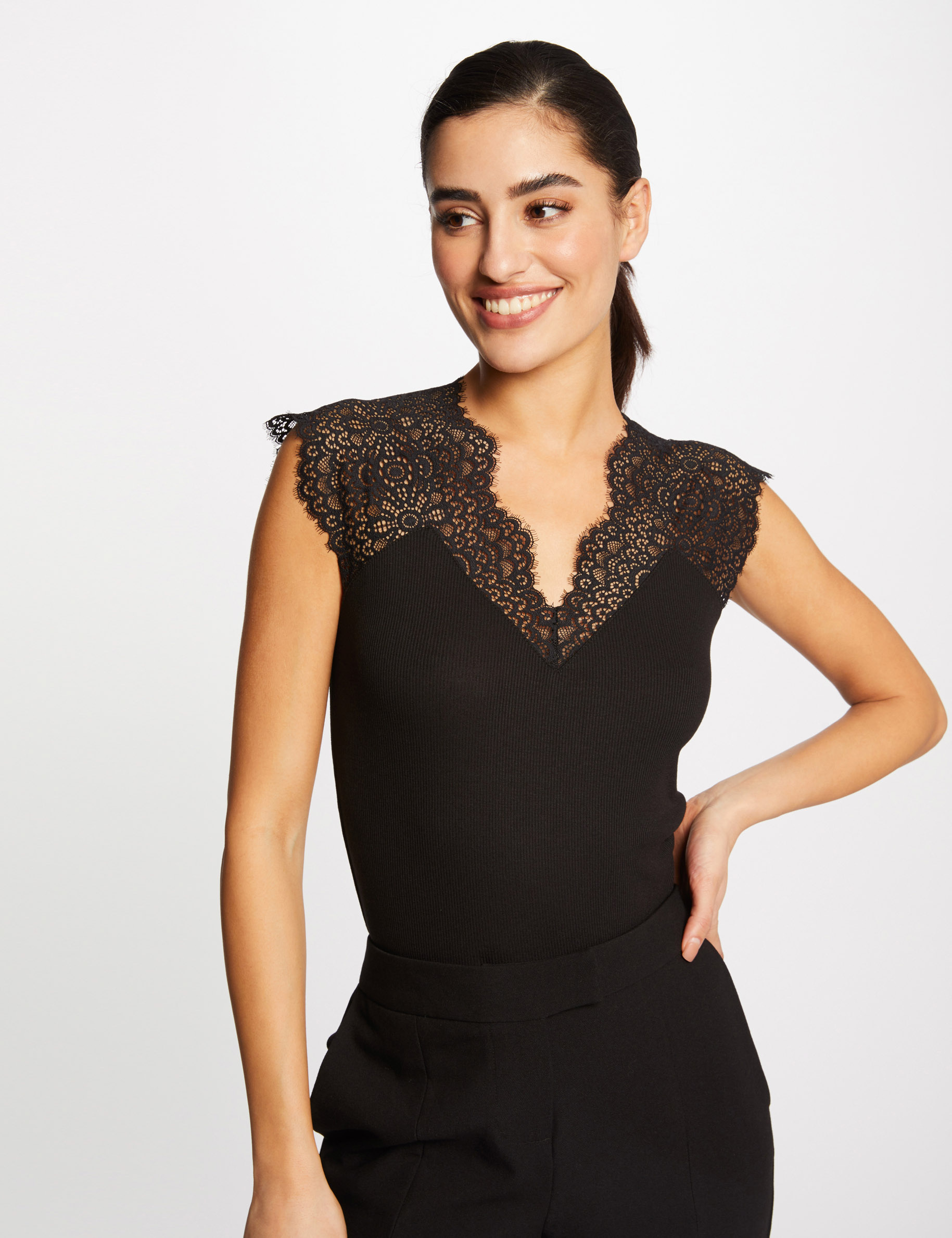 Top tirantes anchos de encaje negro mujer