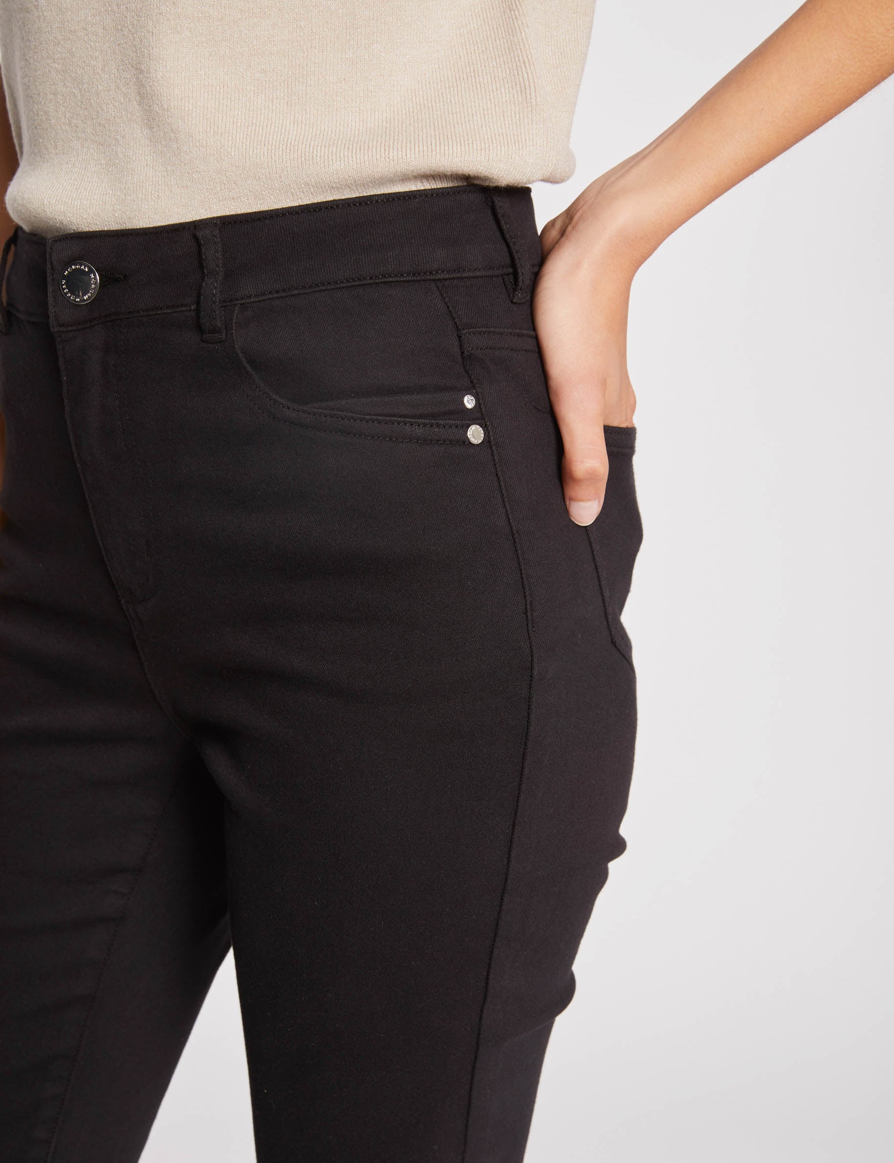 Pantal&oacute;n skinny talle est&aacute;ndar negro mujer