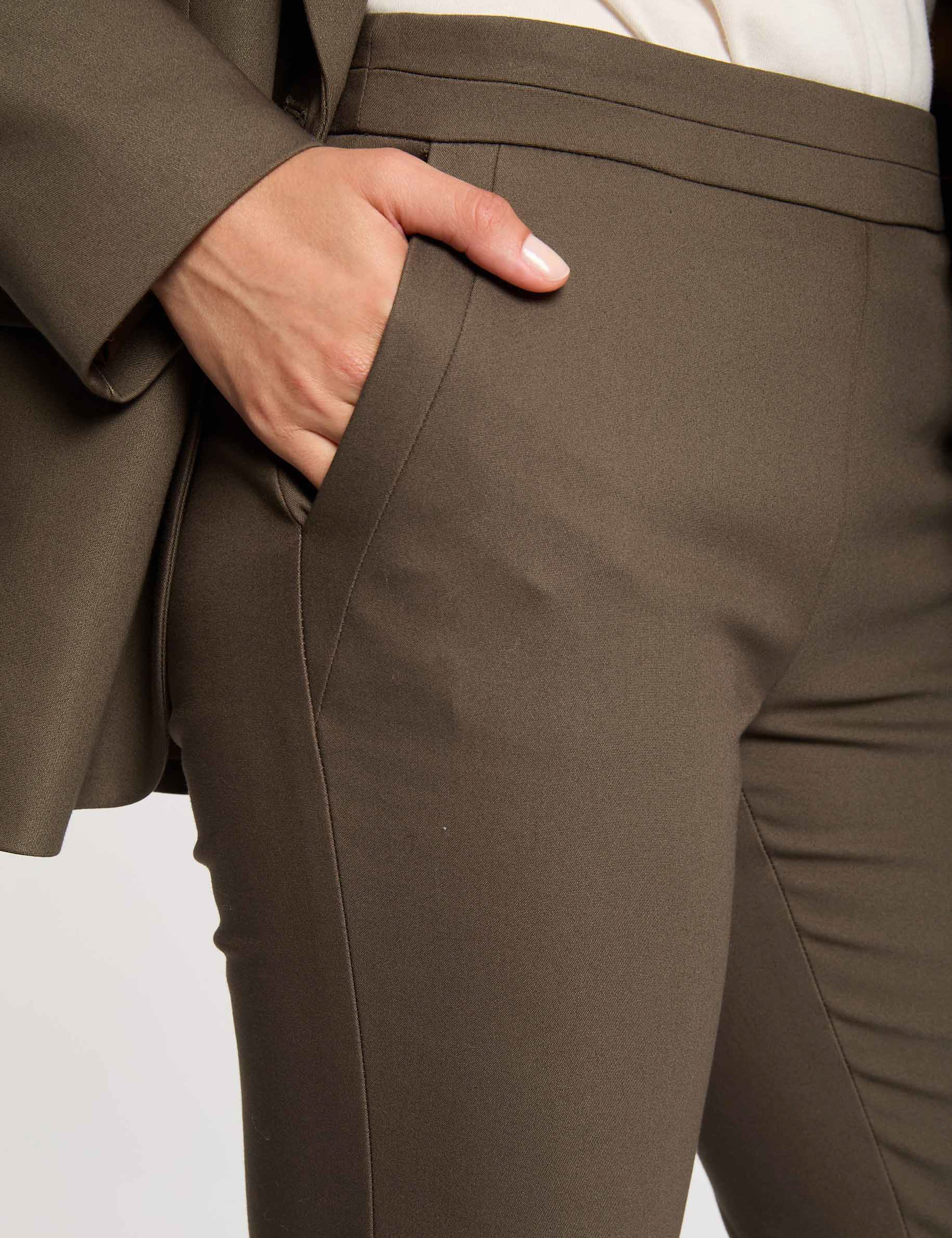 pantalon cigarette estilo corto verde caqui mujer Pantalón cigarette estilo corto verde caqui mujer