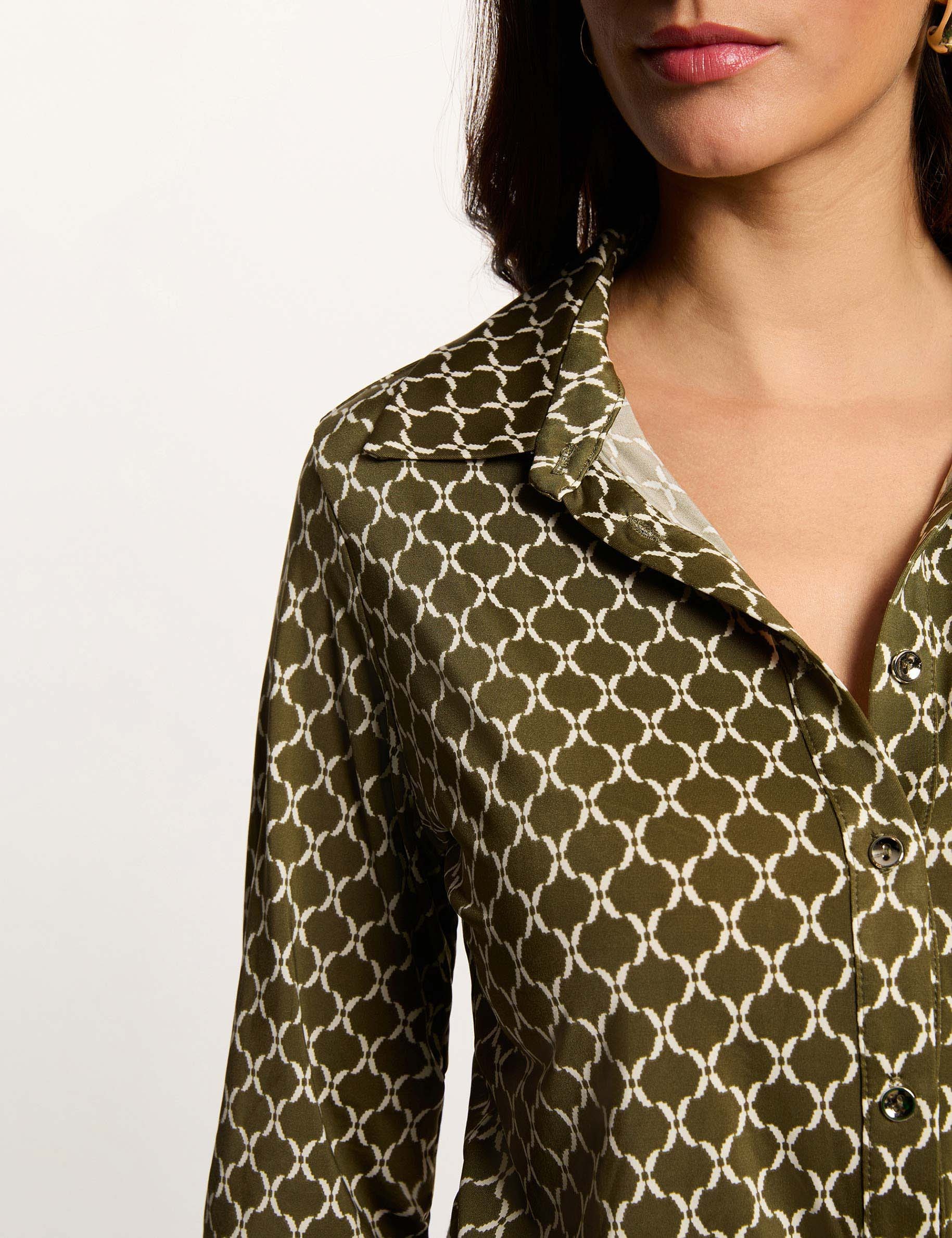 Camisa con cuello vuelto verde caqui mujer