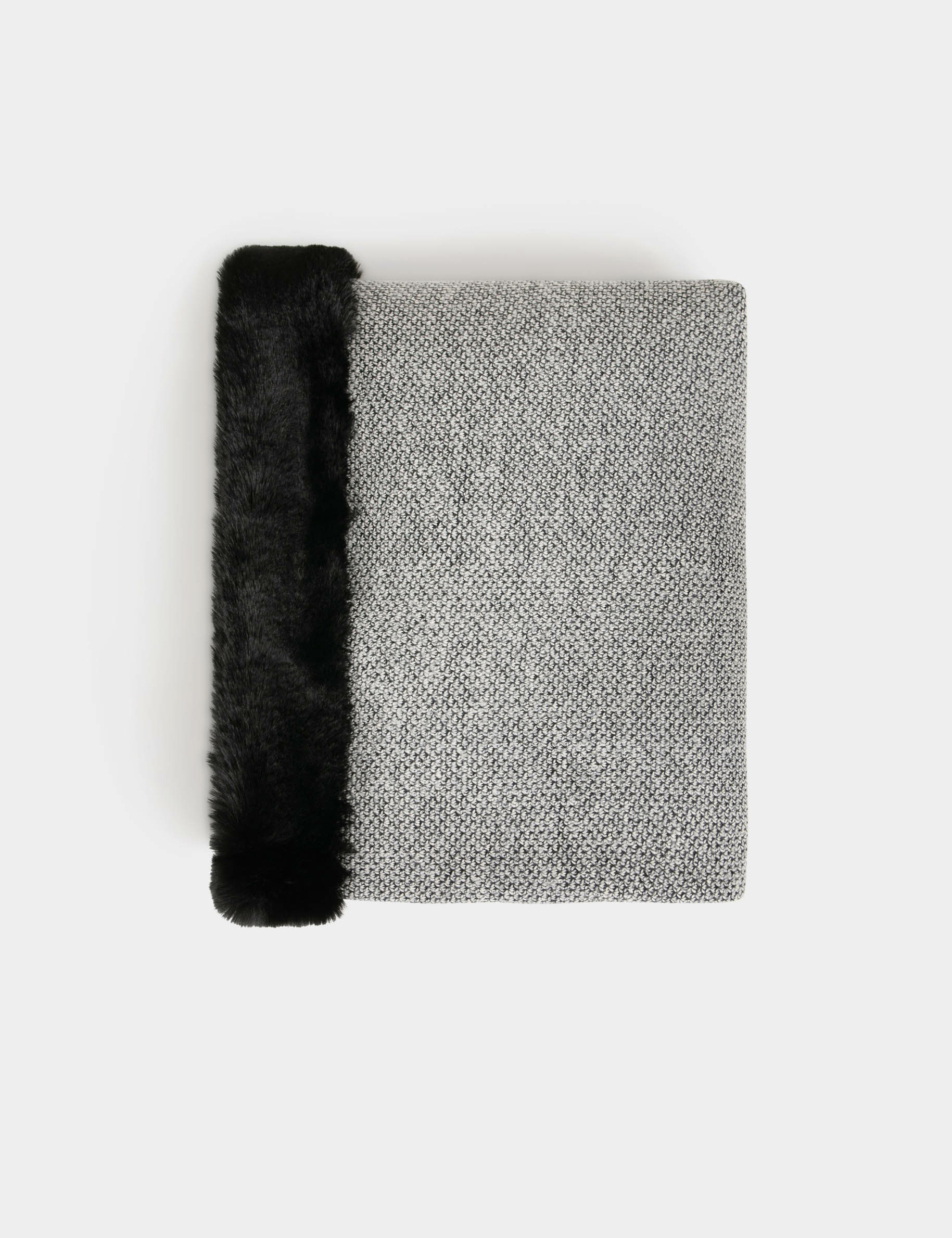 Capa con detalles pelo de imitación crudo mujer