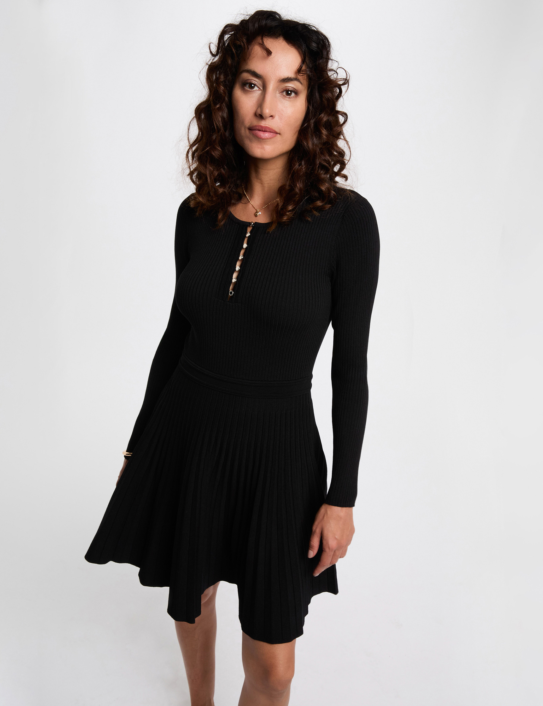 Vestido de punto con cuello redondo negro mujer